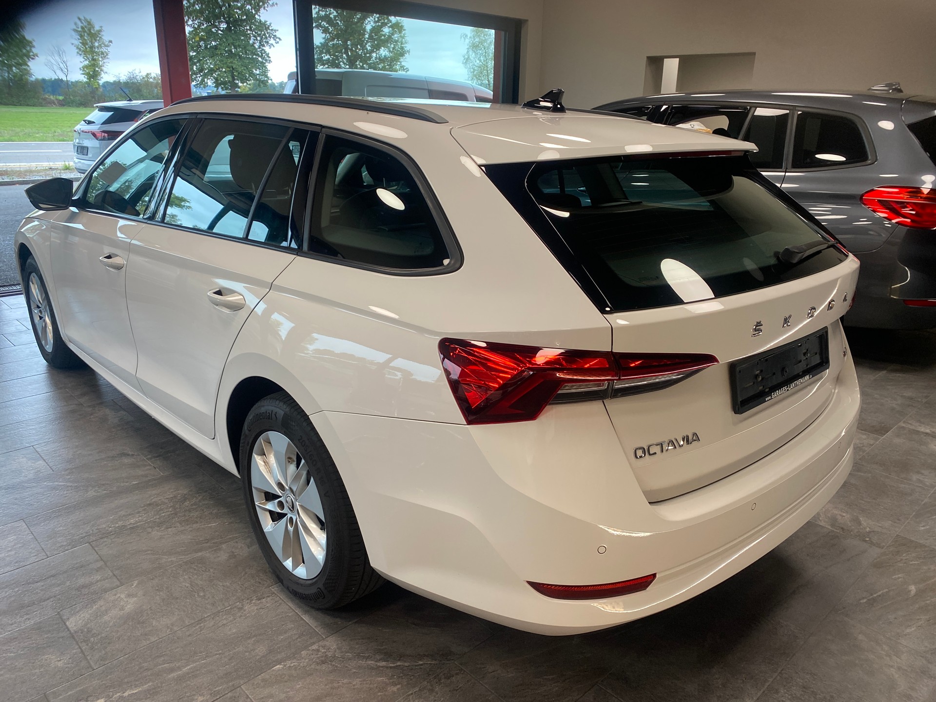 SKODA Octavia Combi 2.0 TDI DSG Ambition 4x4-showroom-element-1