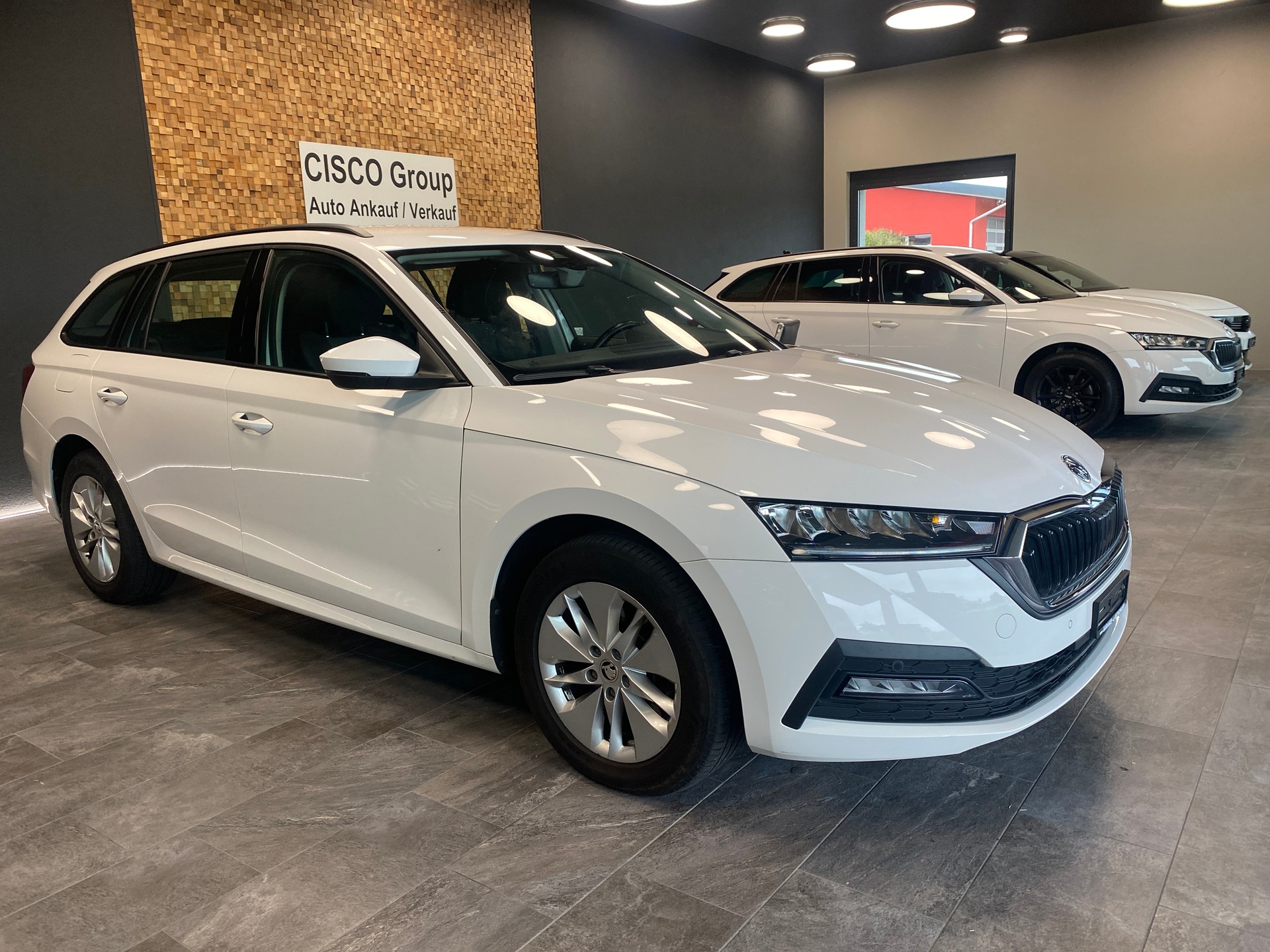 SKODA Octavia Combi 2.0 TDI DSG Ambition 4x4-showroom-element-3