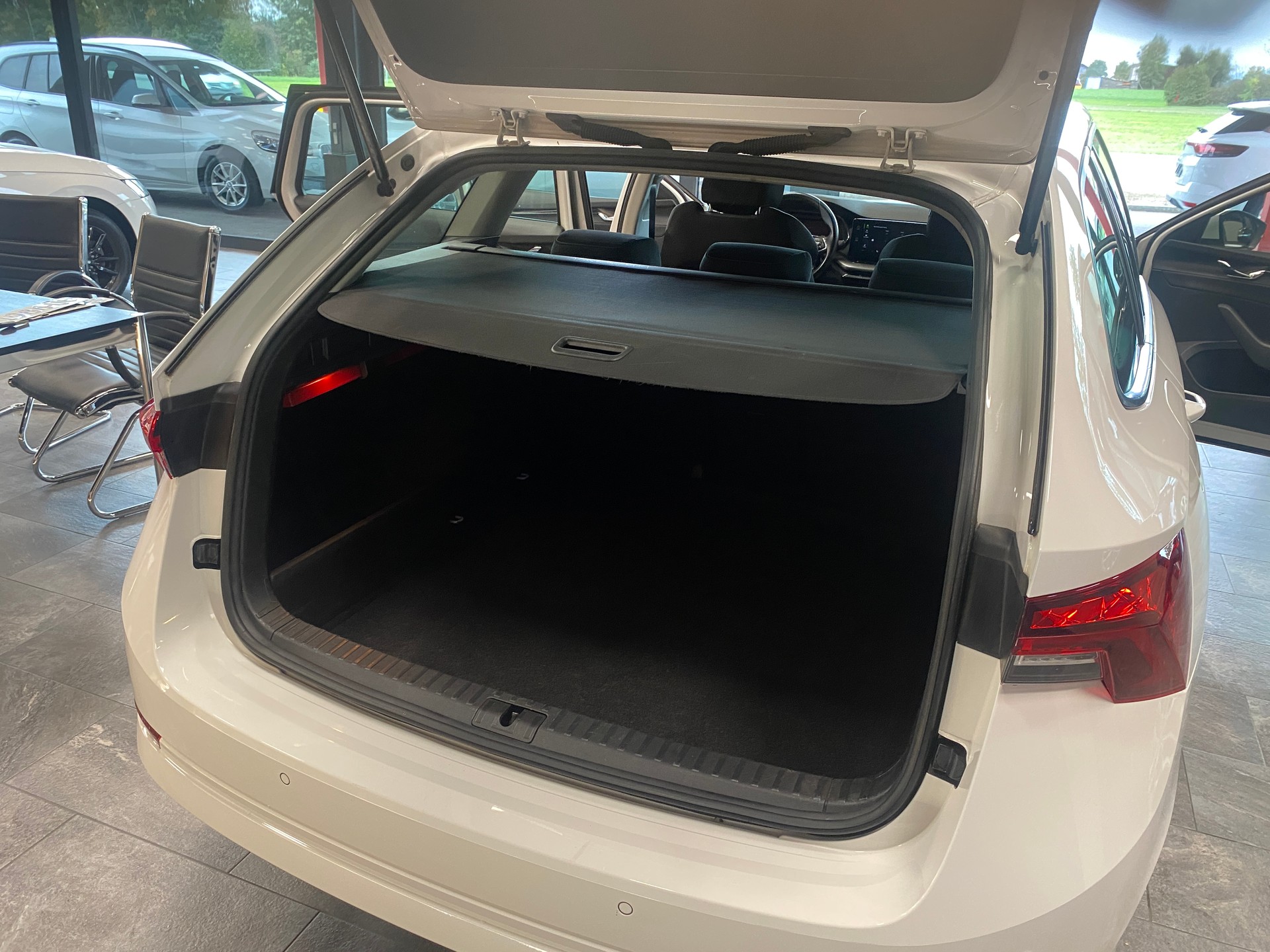 SKODA Octavia Combi 2.0 TDI DSG Ambition 4x4-image-9