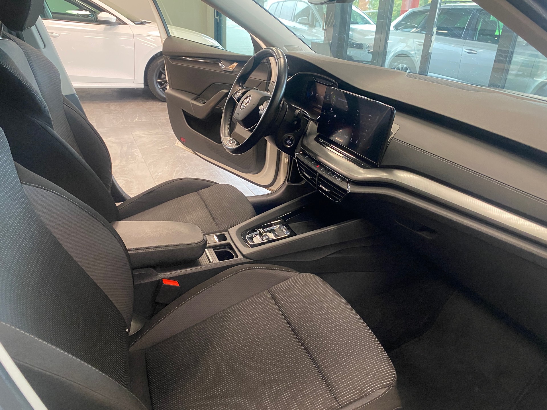 SKODA Octavia Combi 2.0 TDI DSG Ambition 4x4-image-5