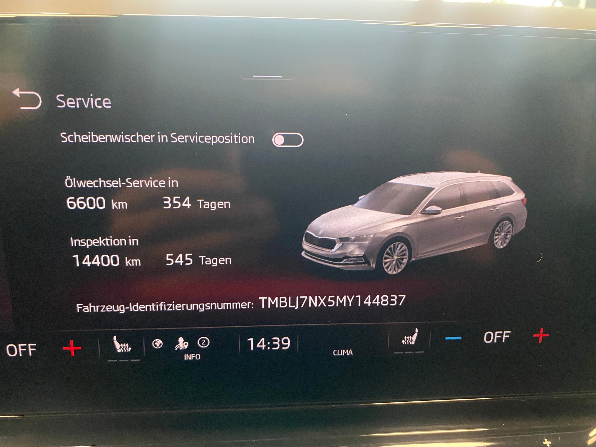 SKODA Octavia Combi 2.0 TDI DSG Ambition 4x4-image-13