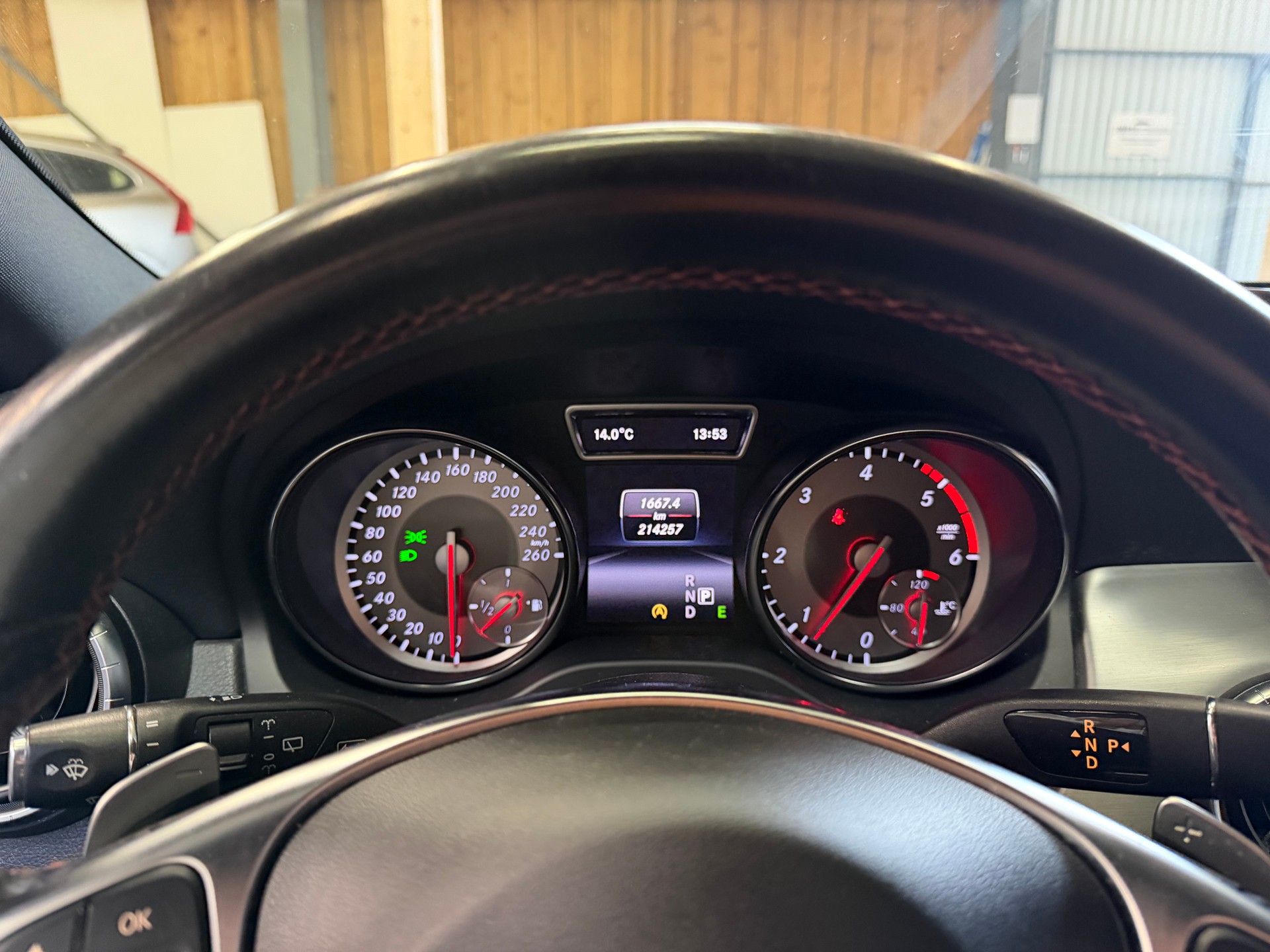 MERCEDES-BENZ CLA Shooting Brake 200 CDI AMG Line-image-11