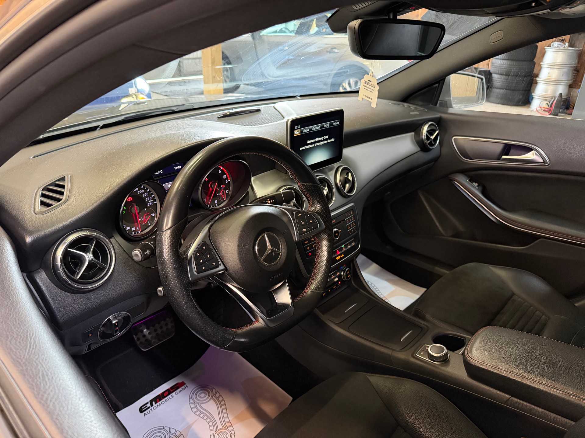 MERCEDES-BENZ CLA Shooting Brake 200 CDI AMG Line-image-9