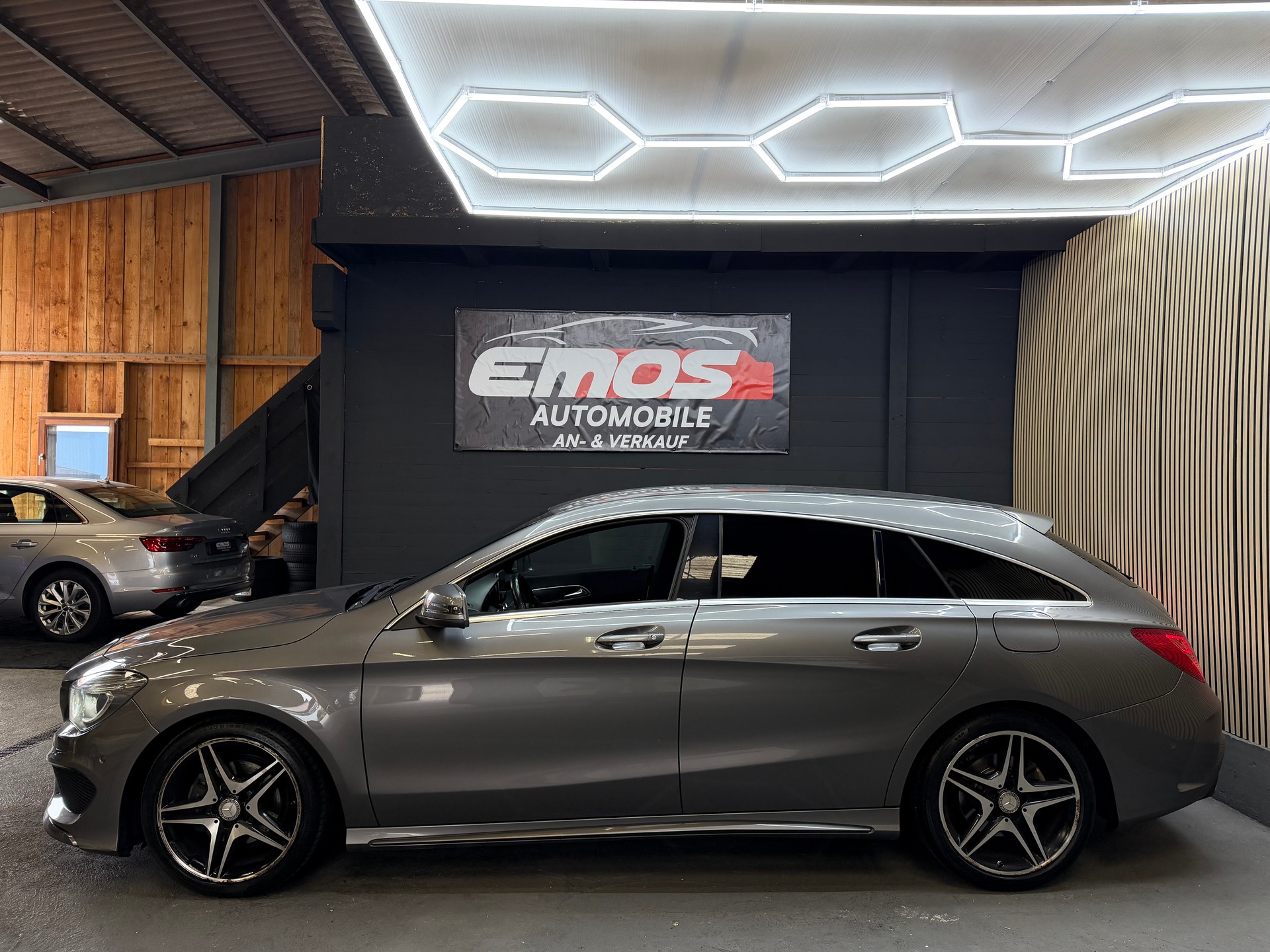MERCEDES-BENZ CLA Shooting Brake 200 CDI AMG Line-image-3