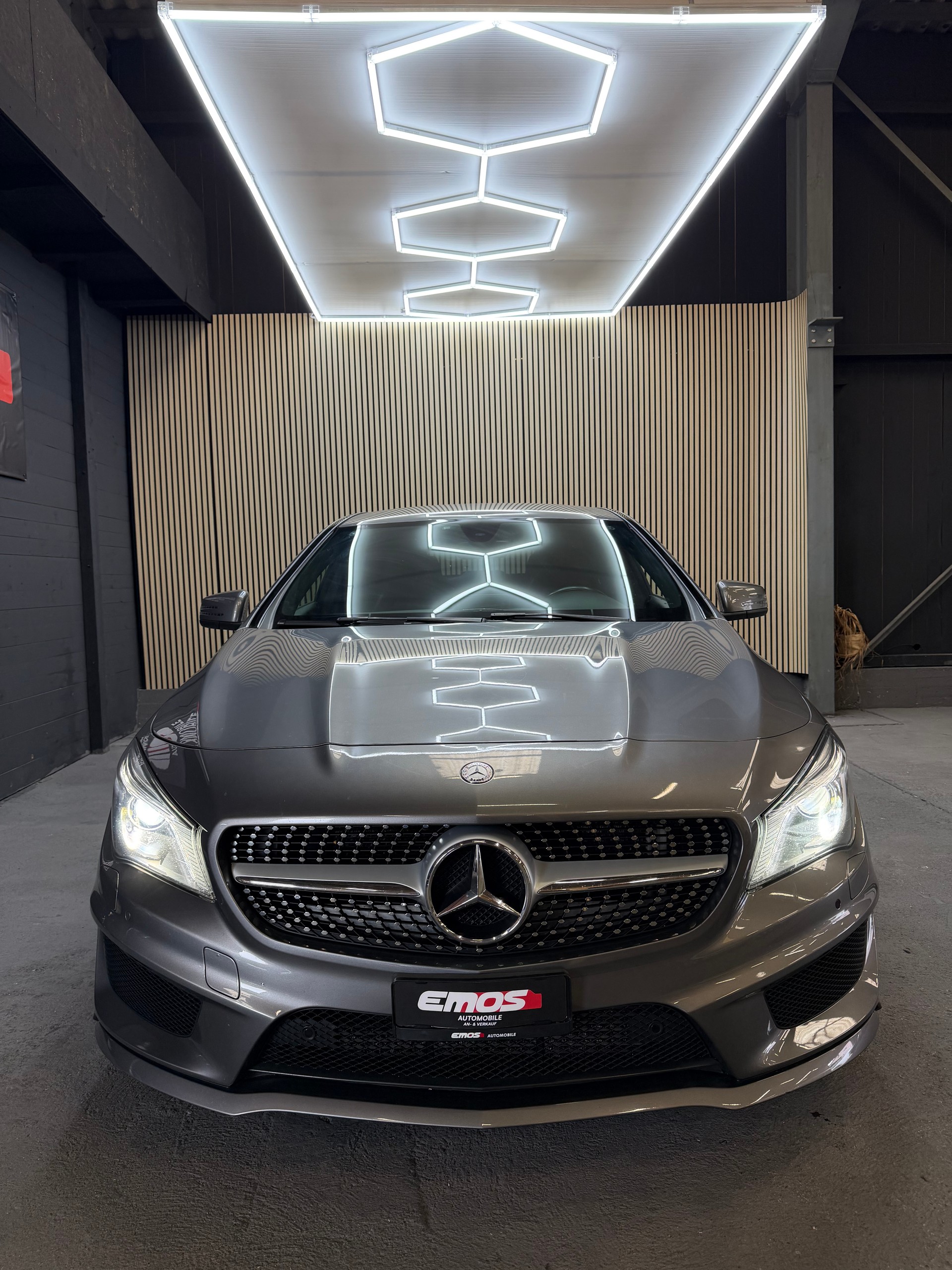 MERCEDES-BENZ CLA Shooting Brake 200 CDI AMG Line-image-2
