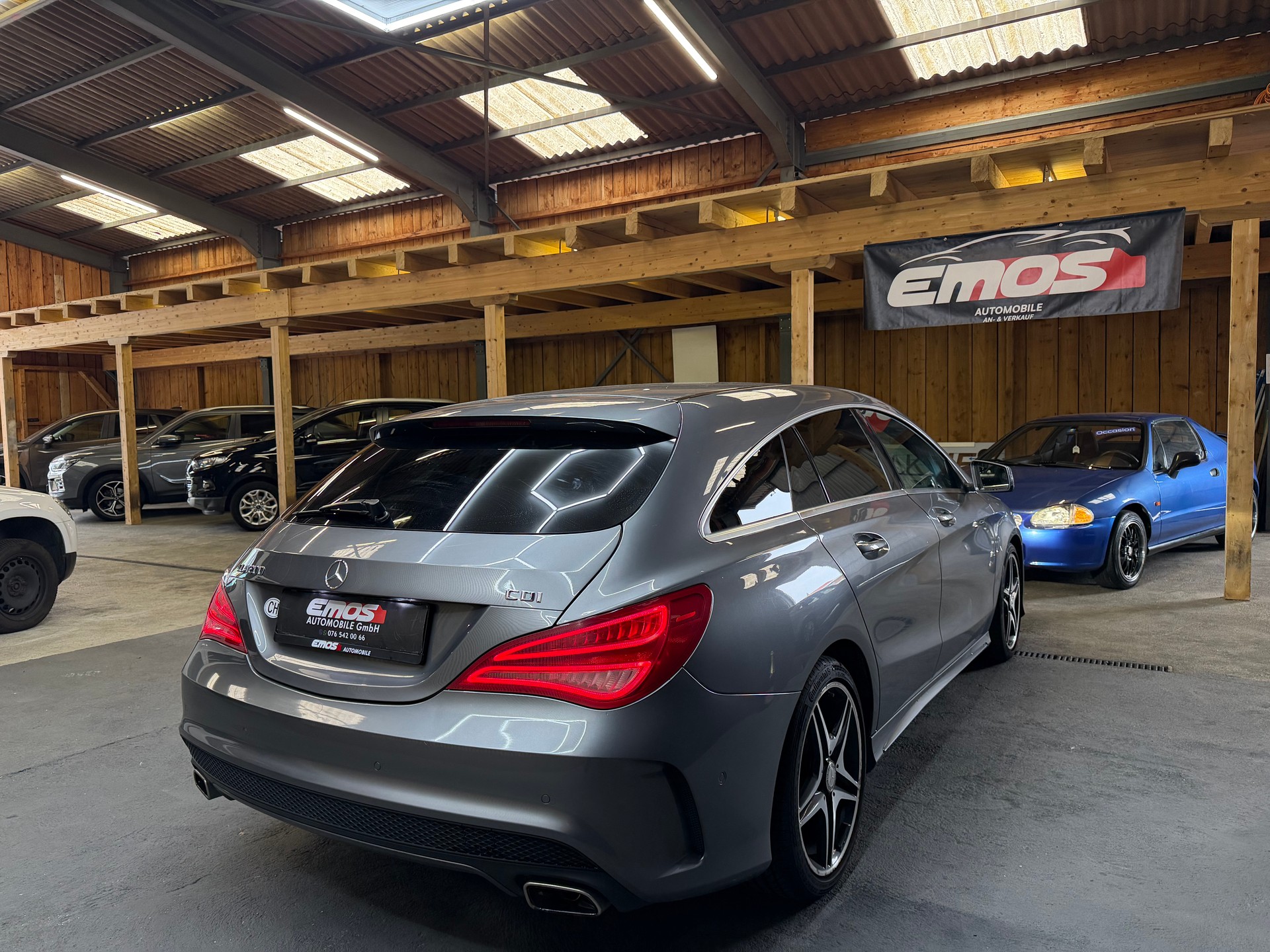 MERCEDES-BENZ CLA Shooting Brake 200 CDI AMG Line-image-5
