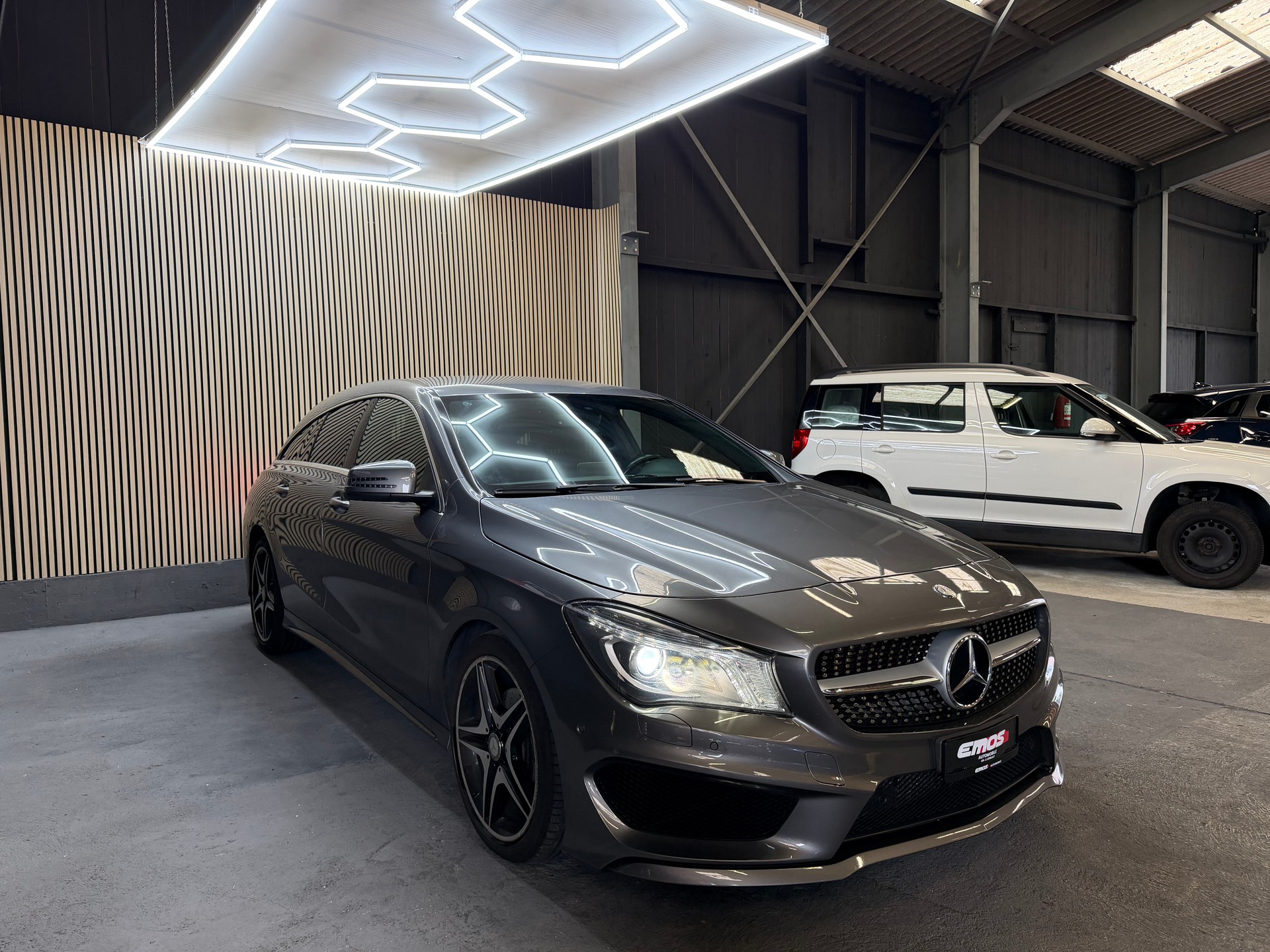 MERCEDES-BENZ CLA Shooting Brake 200 CDI AMG Line-image-1