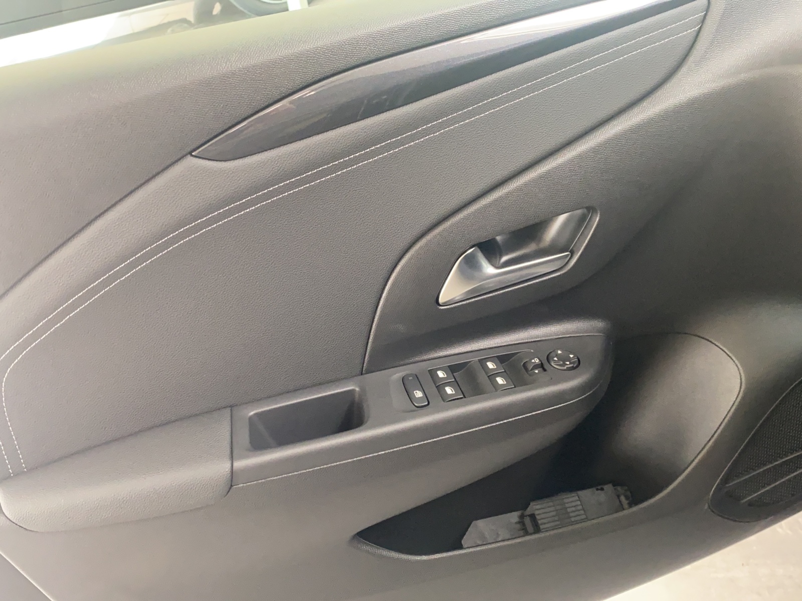 OPEL Corsa-e Elegance-image-8