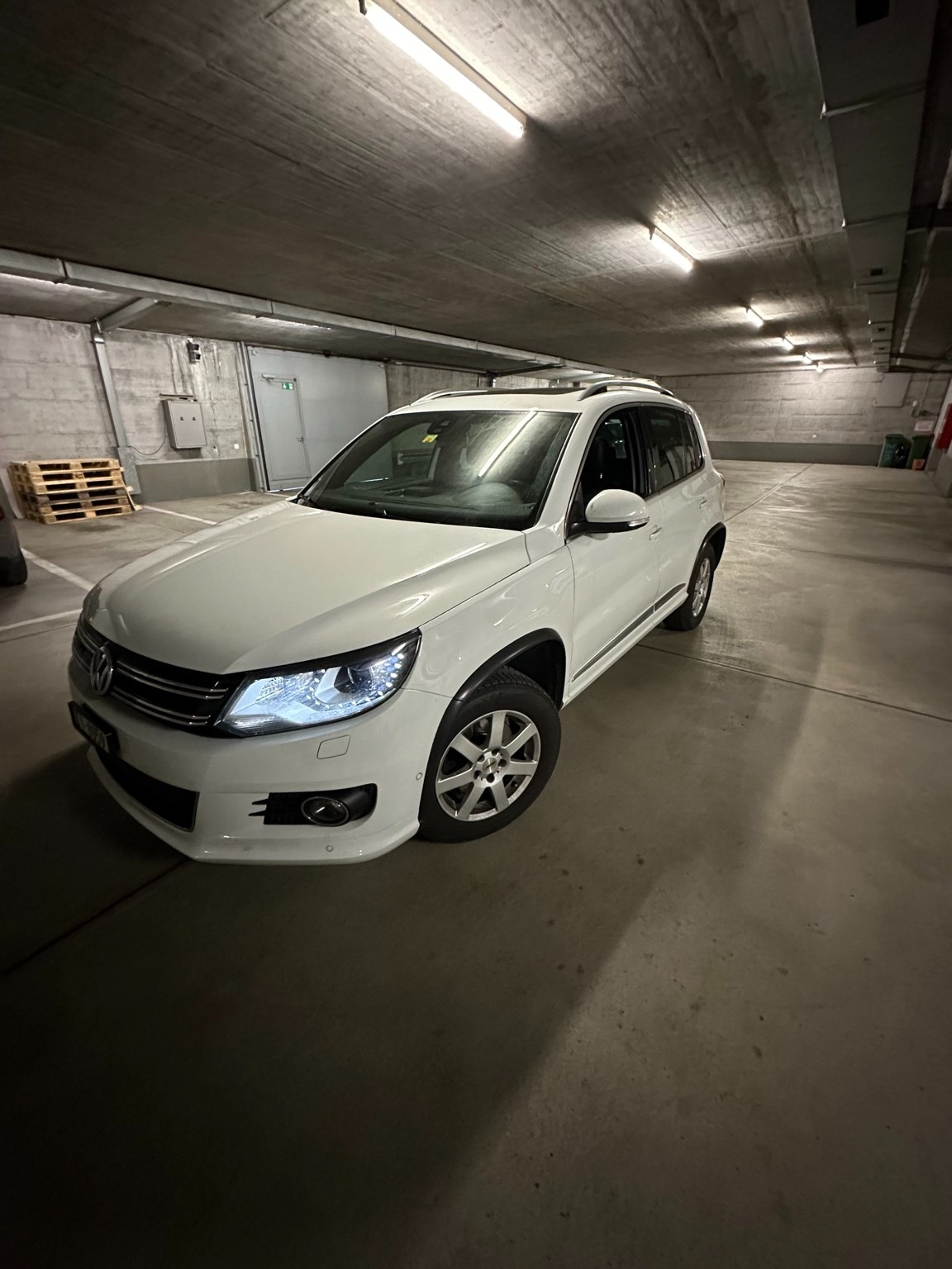 VW Tiguan 2.0 TDI BMT Cup R-Line 4Motion DSG-image-1