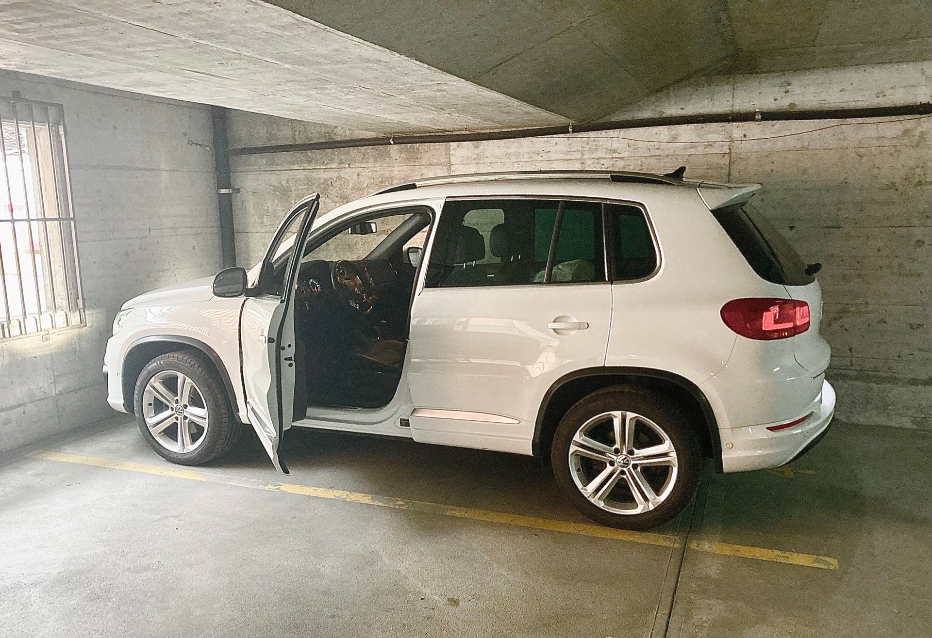 VW Tiguan 2.0 TDI BMT Cup R-Line 4Motion DSG-image-0