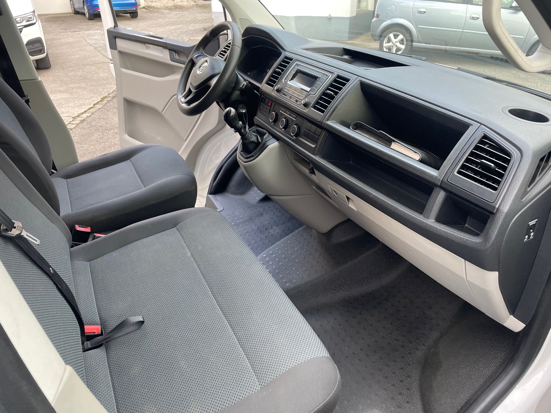VW T6 Camper 2.0 TDI Euro 6 Kasten-image-5