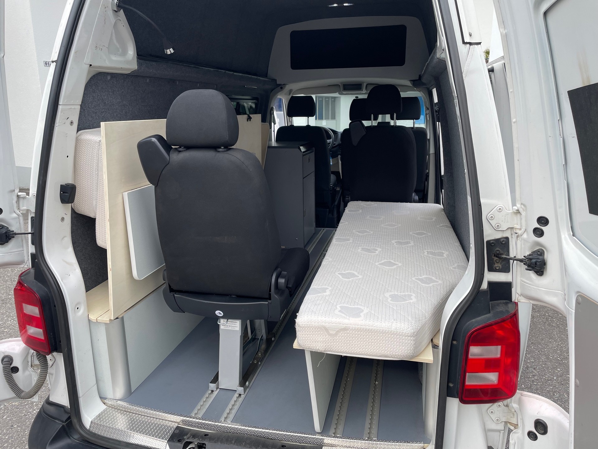 VW T6 Camper 2.0 TDI Euro 6 Kasten-image-12