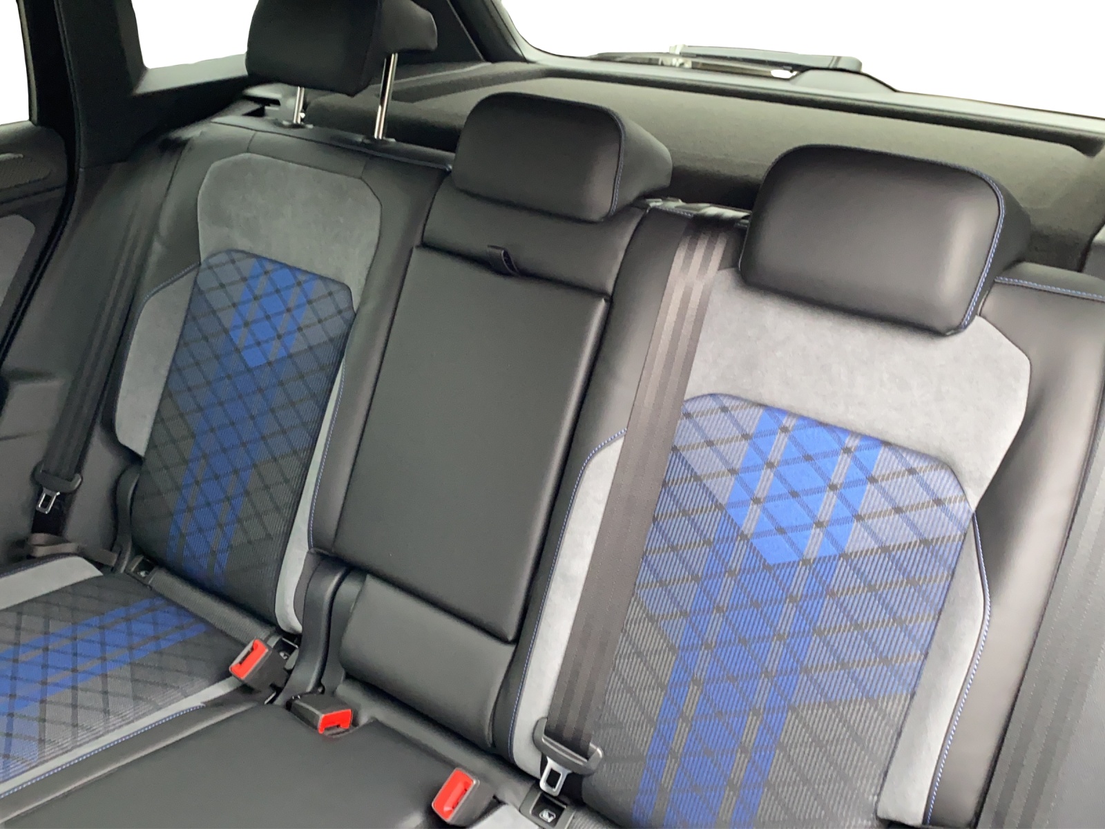 VW Tiguan 2.0TSI R 4Motion DSG-image-13