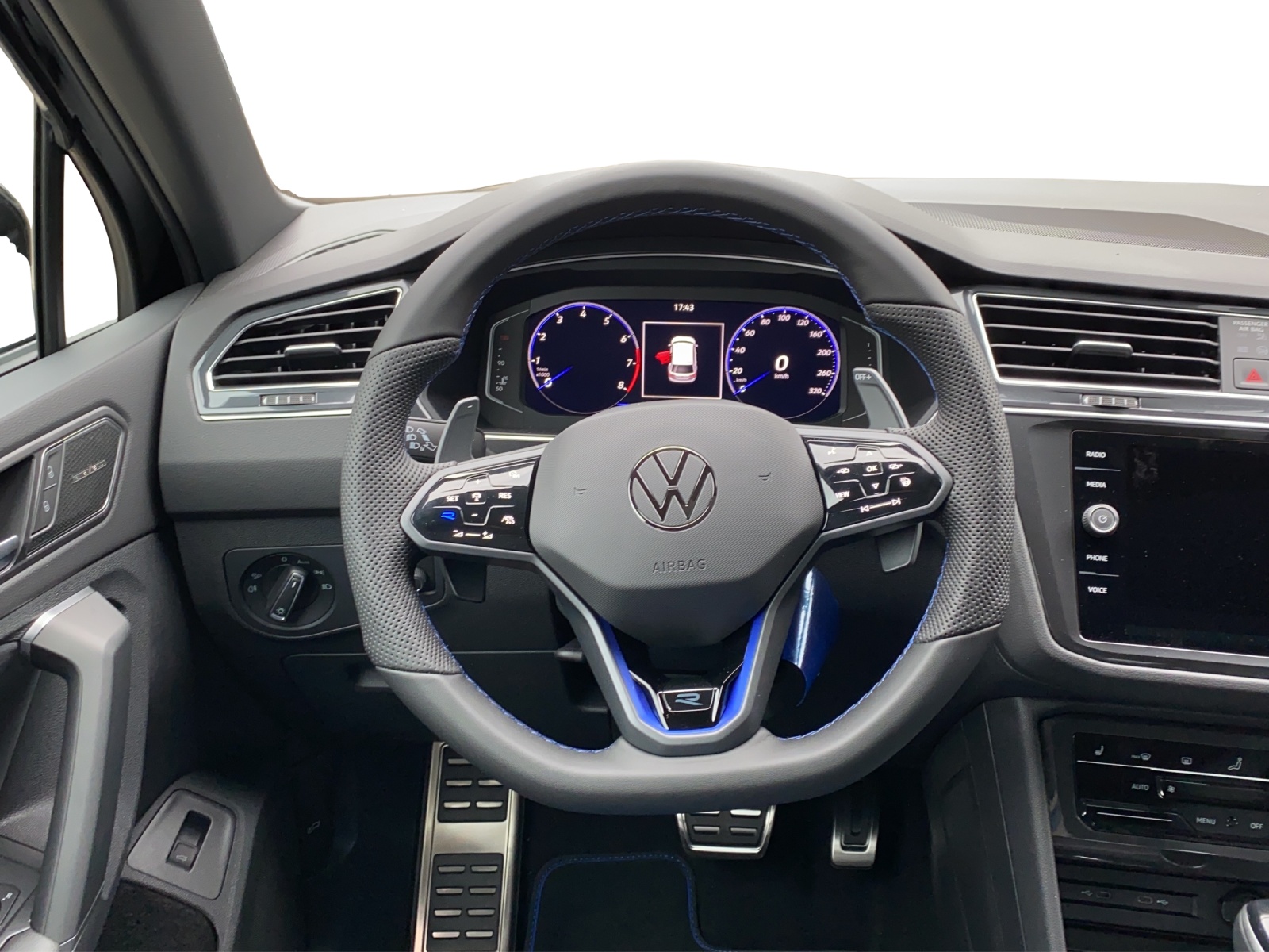 VW Tiguan 2.0TSI R 4Motion DSG-image-9