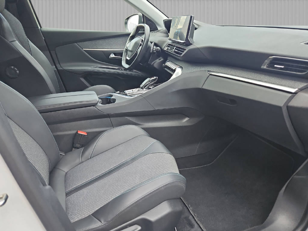 PEUGEOT 5008 1.5 BlueHDi Allure Pack-image-6