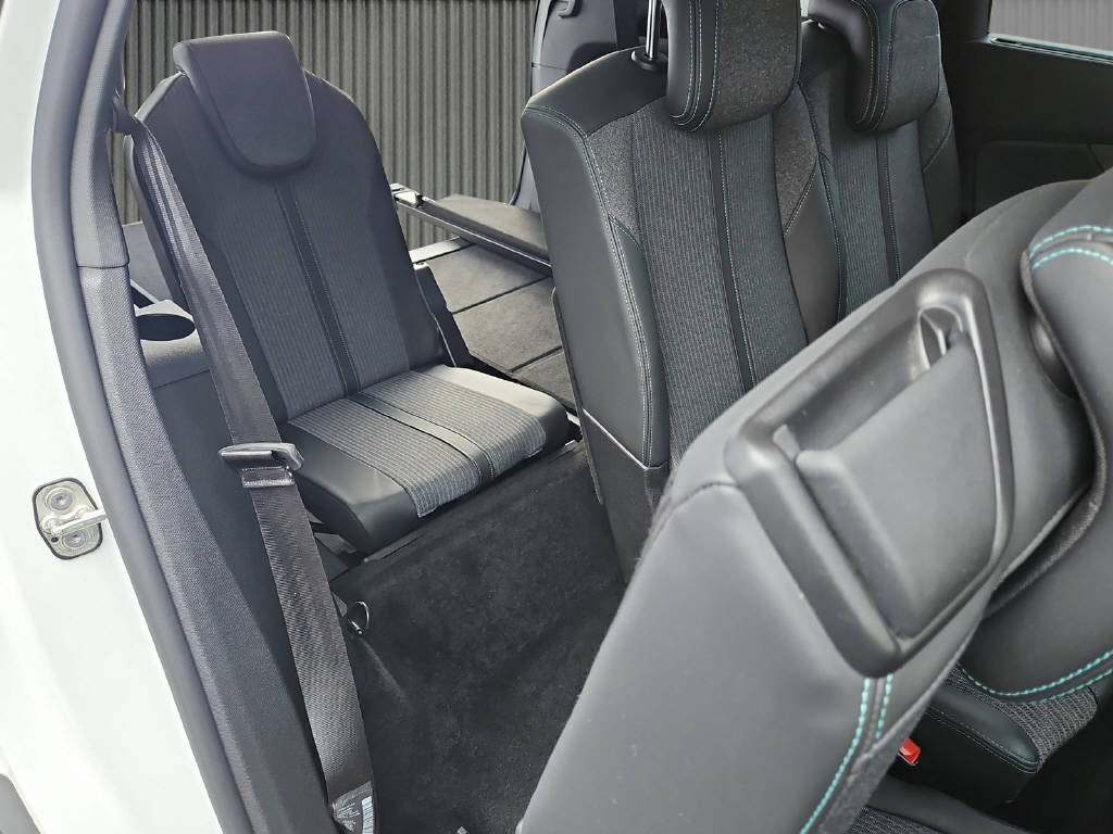 PEUGEOT 5008 1.5 BlueHDi Allure Pack-image-9
