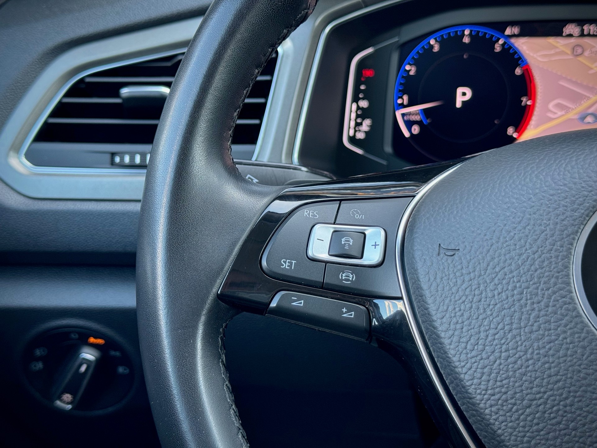 VW T-Roc 1.5 TSI EVO Advance DSG - Véhicule Suisse (CH)-image-6