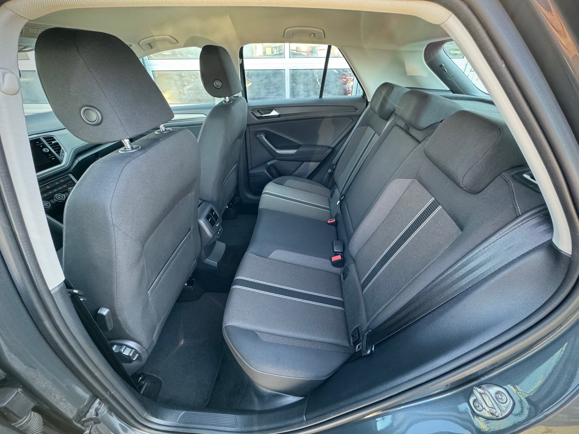 VW T-Roc 1.5 TSI EVO Advance DSG - Véhicule Suisse (CH)-image-5
