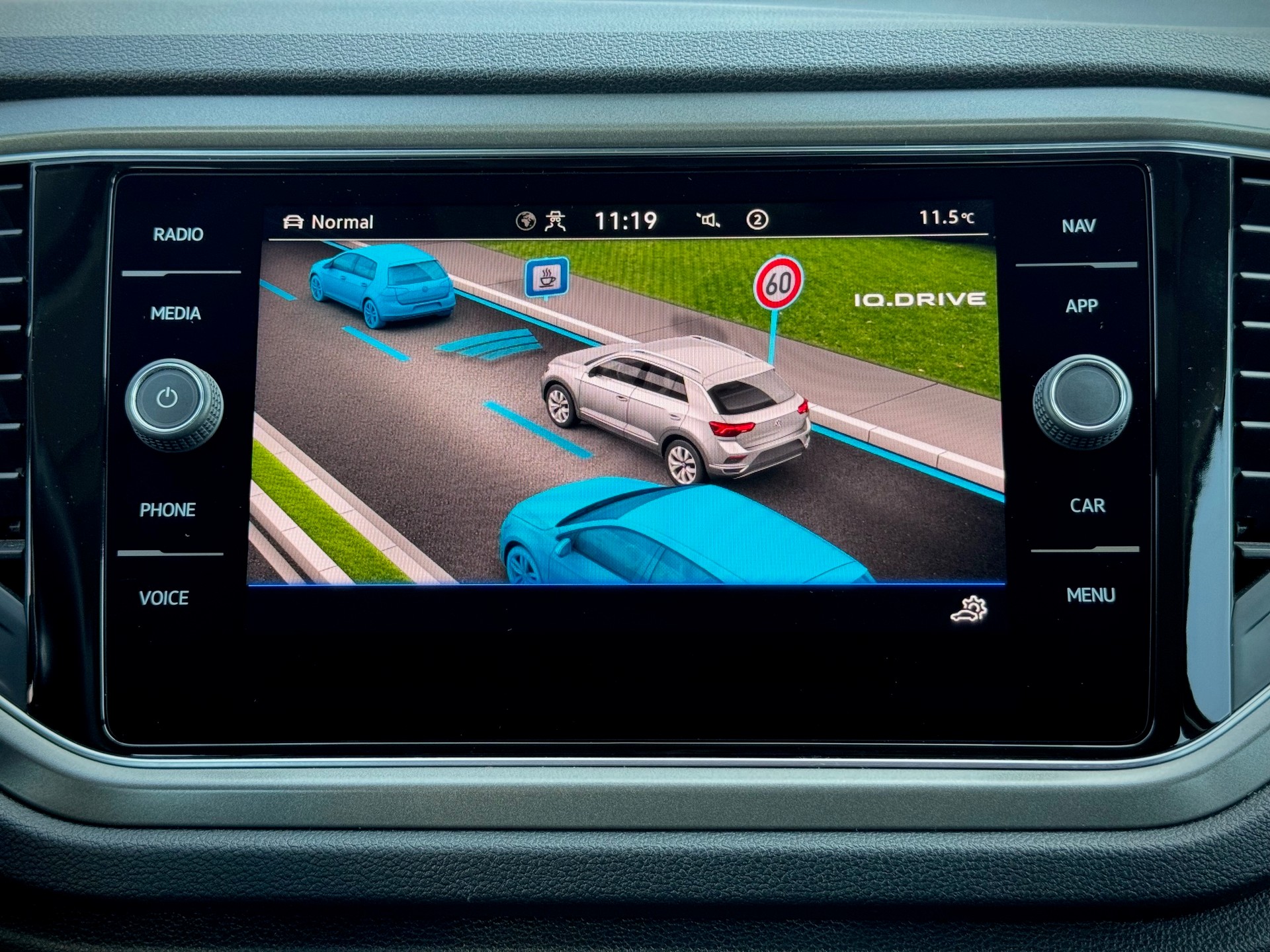 VW T-Roc 1.5 TSI EVO Advance DSG - Véhicule Suisse (CH)-image-9