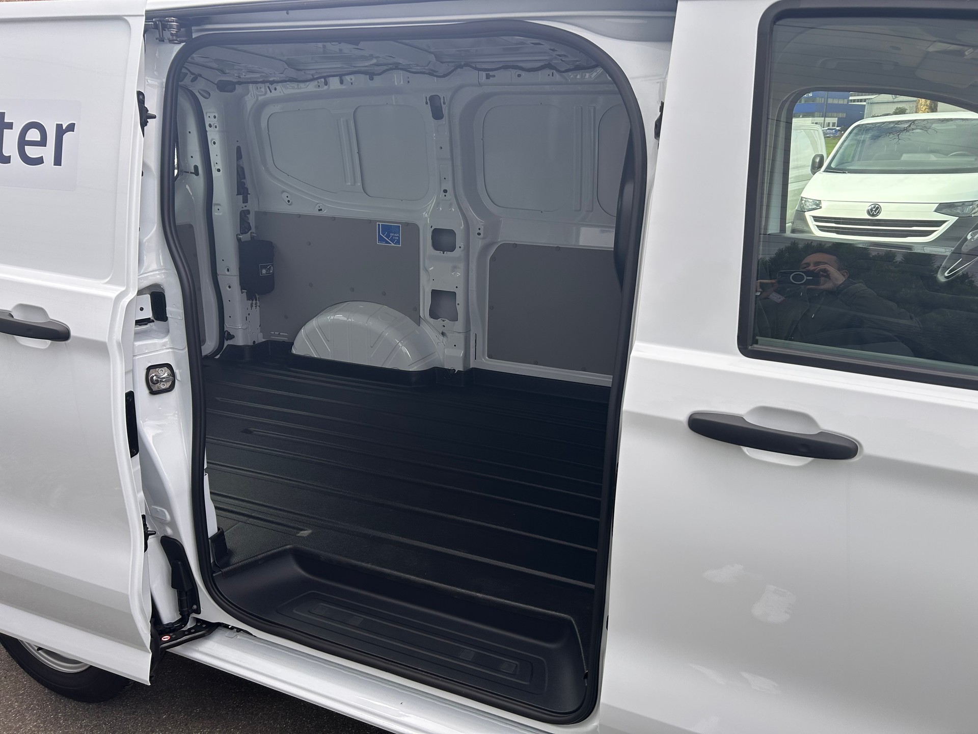 VW Transporter 2.0 TDI Automat-image-7