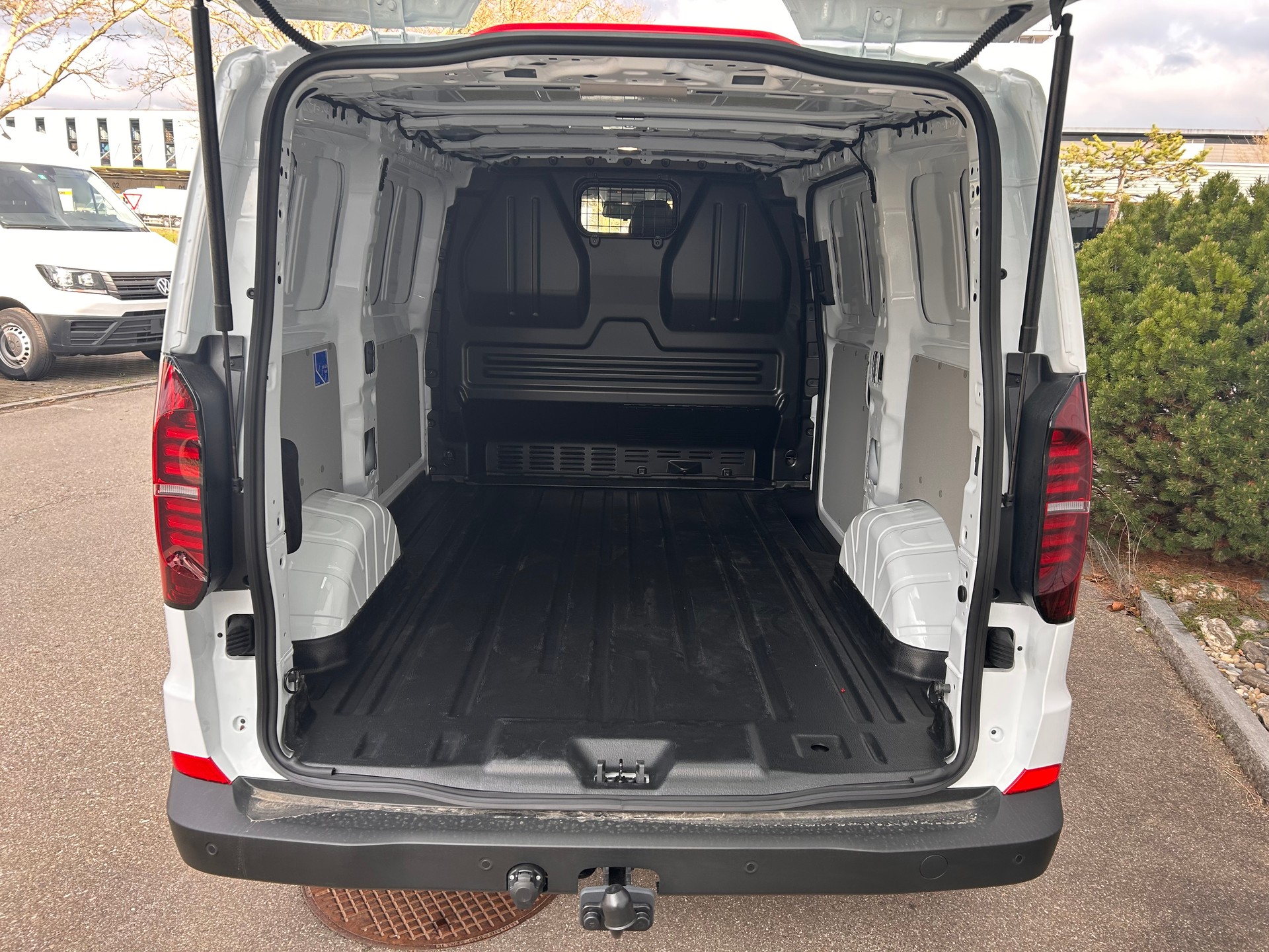 VW Transporter 2.0 TDI Automat-image-9
