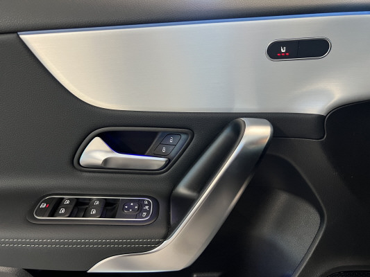 MERCEDES-BENZ A 180 Night Star 7G-DCT-image-9