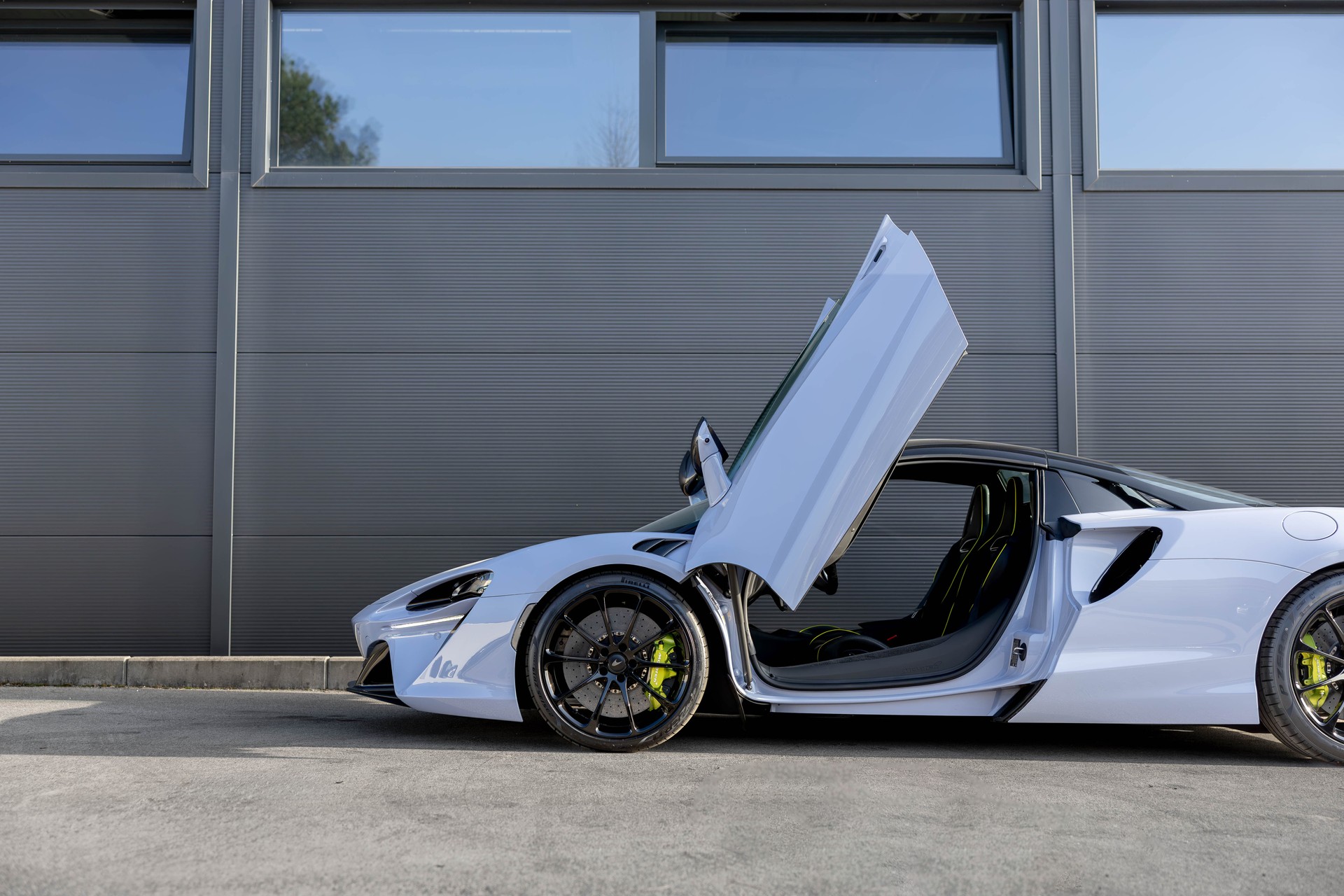 McLAREN Artura Spider-image-11