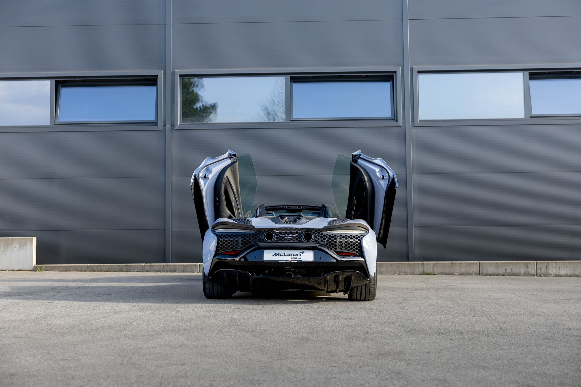 McLAREN Artura Spider-image-12