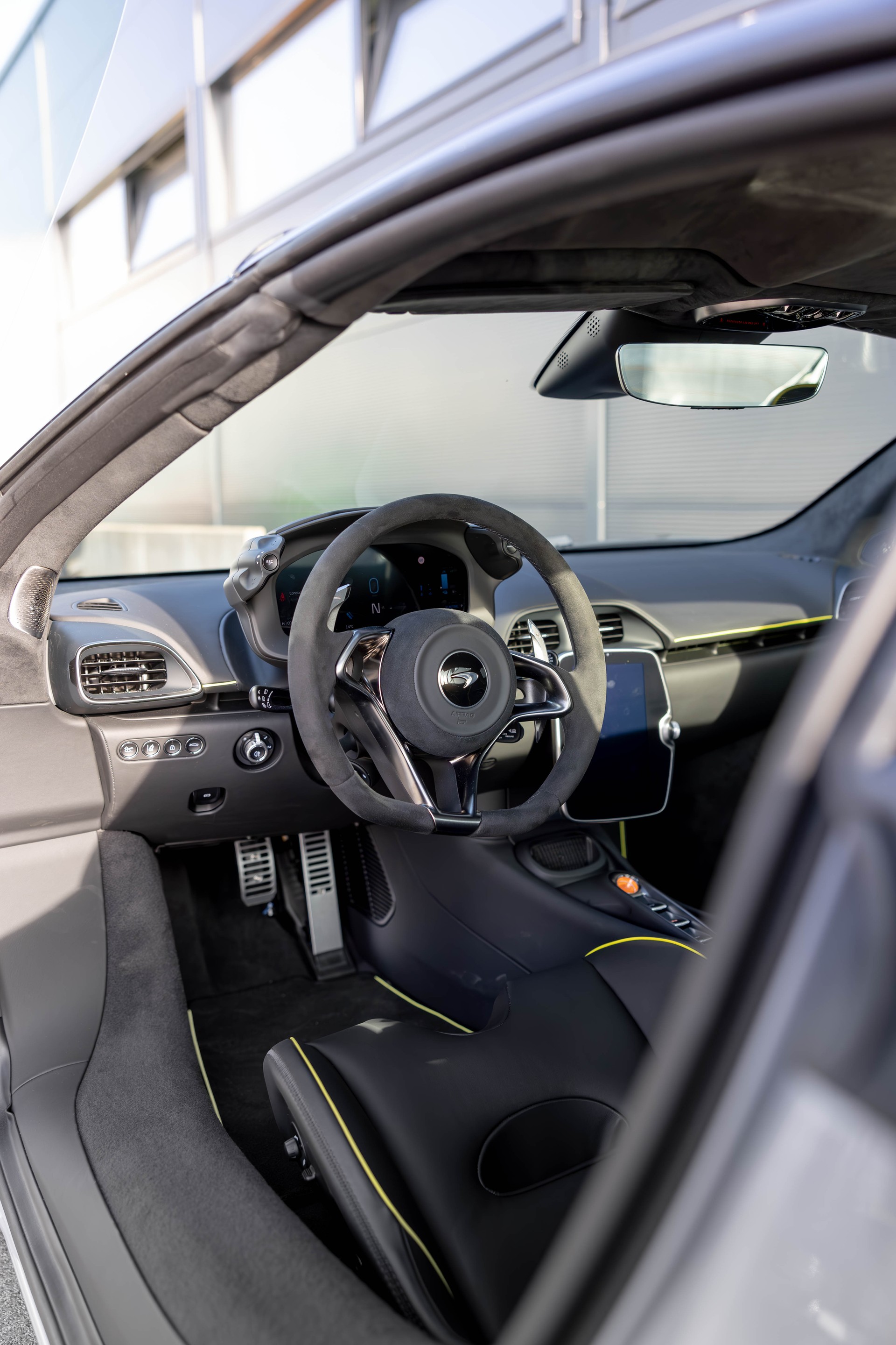McLAREN Artura Spider-image-10