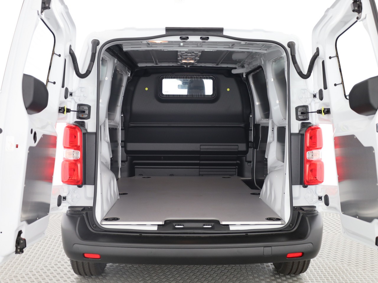 FIAT PRO E-SCUDO 50kWh L2 Swiss Edition-image-6