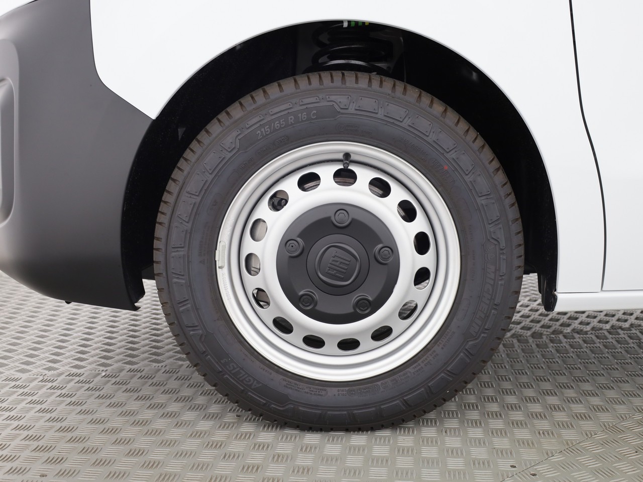 FIAT PRO E-SCUDO 50kWh L2 Swiss Edition-image-4