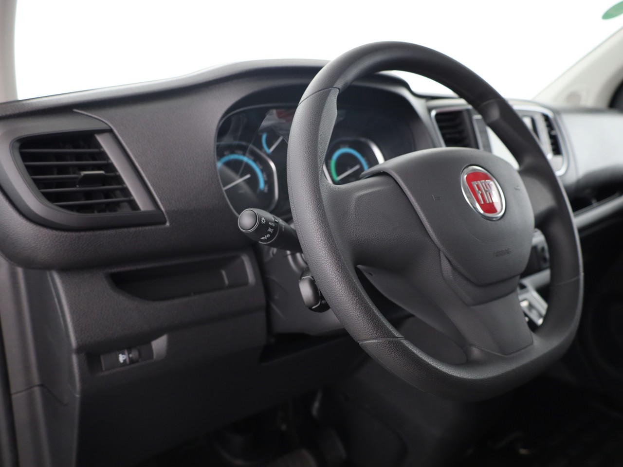 FIAT PRO E-SCUDO 50kWh L2 Swiss Edition-image-7