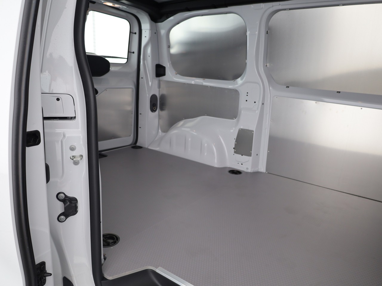 FIAT PRO E-SCUDO 50kWh L2 Swiss Edition-image-2