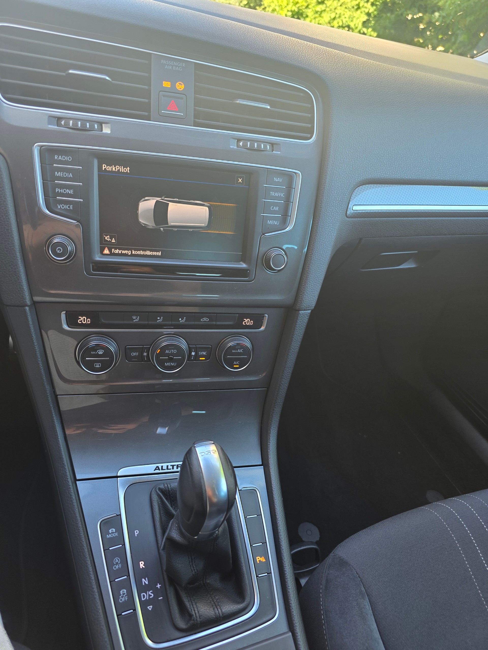 VW Golf 2.0 TDI Alltrack 4Motion-image-15
