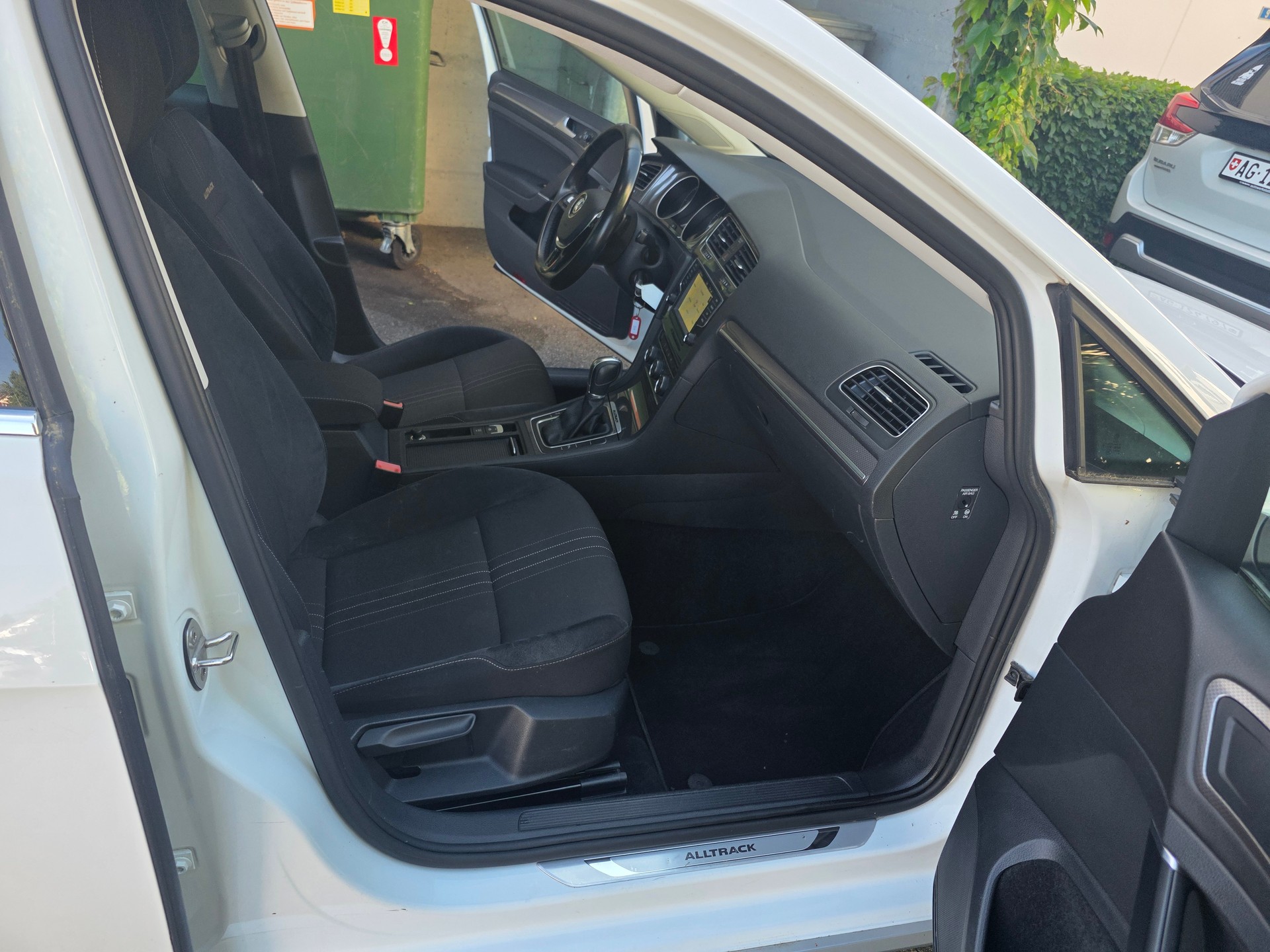 VW Golf 2.0 TDI Alltrack 4Motion-image-10