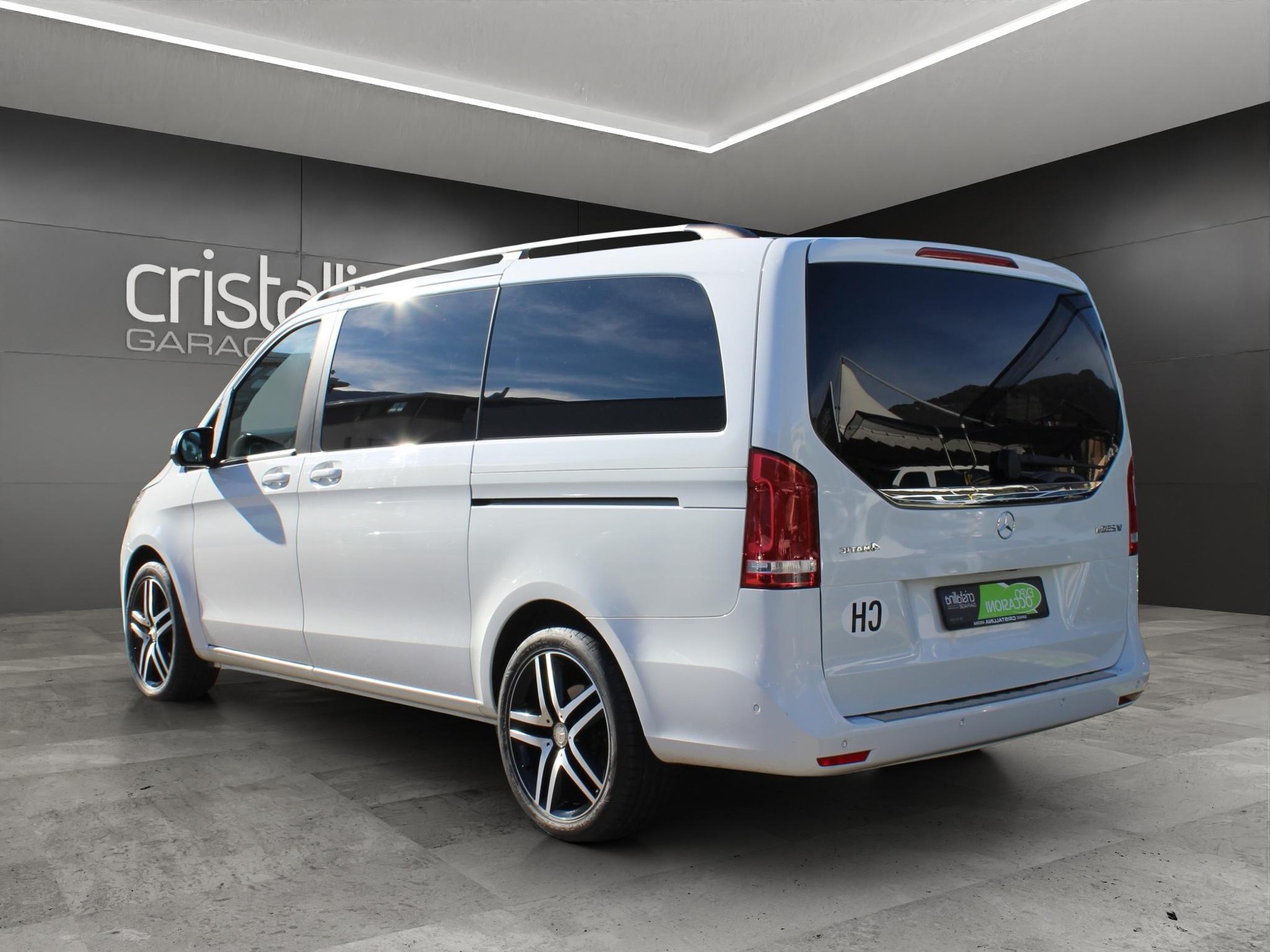 MERCEDES-BENZ V 250 d BlueTec lang 4matic Van-image-2