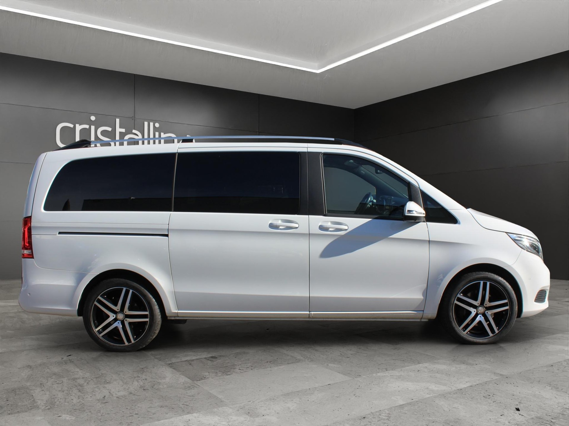 MERCEDES-BENZ V 250 d BlueTec lang 4matic Van-image-4