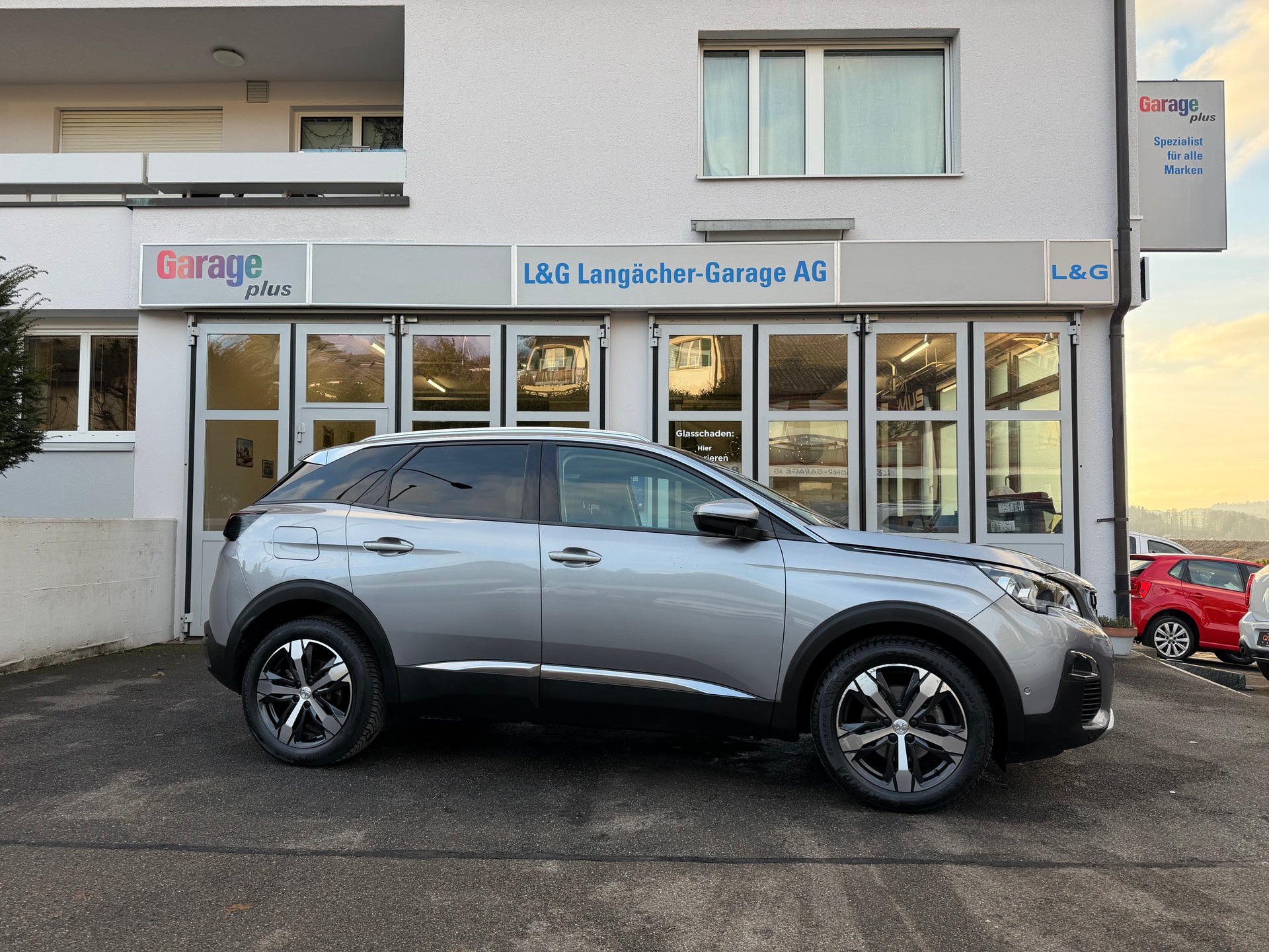 PEUGEOT 3008 1.2 PureTech Allure EAT-image-1