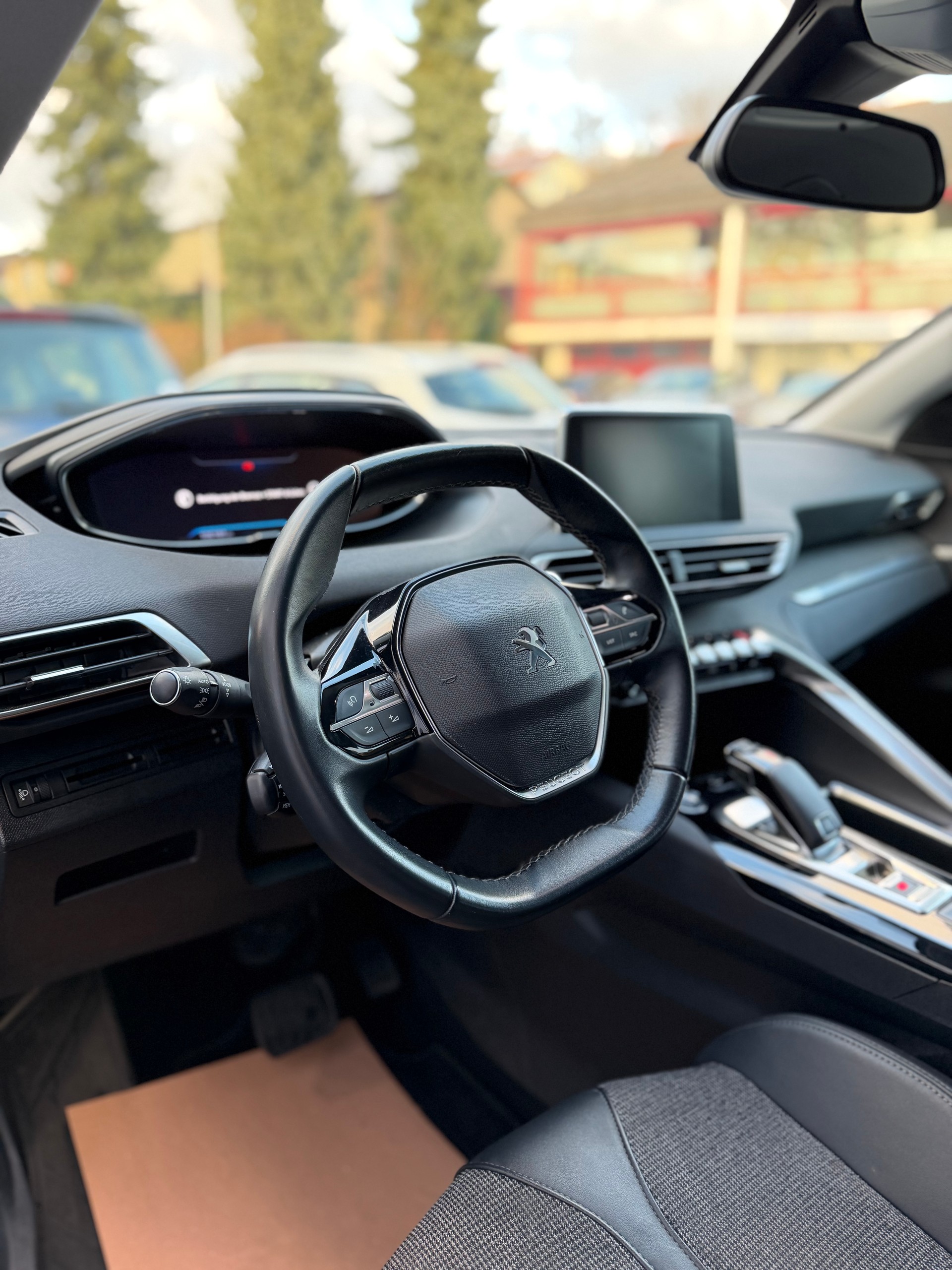 PEUGEOT 3008 1.2 PureTech Allure EAT-image-4