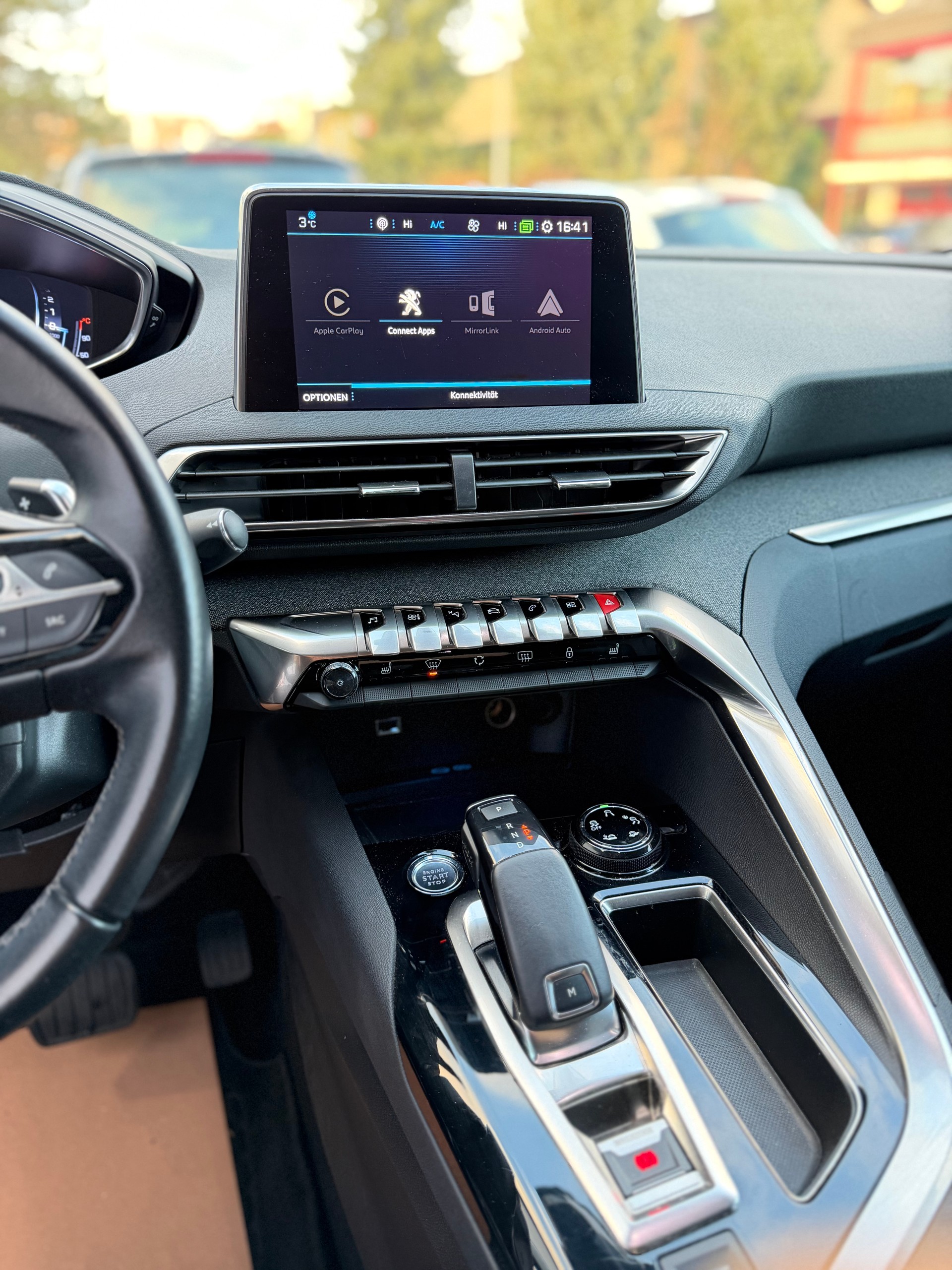 PEUGEOT 3008 1.2 PureTech Allure EAT-image-8