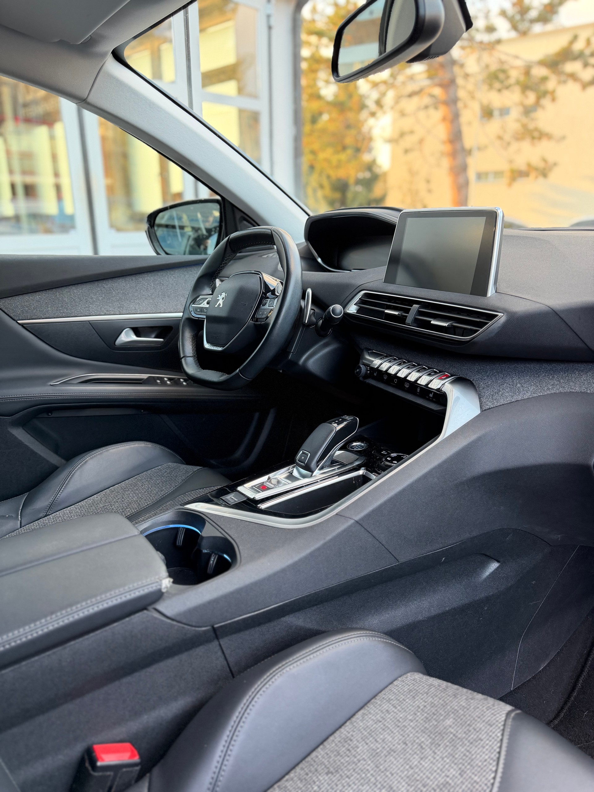 PEUGEOT 3008 1.2 PureTech Allure EAT-image-5