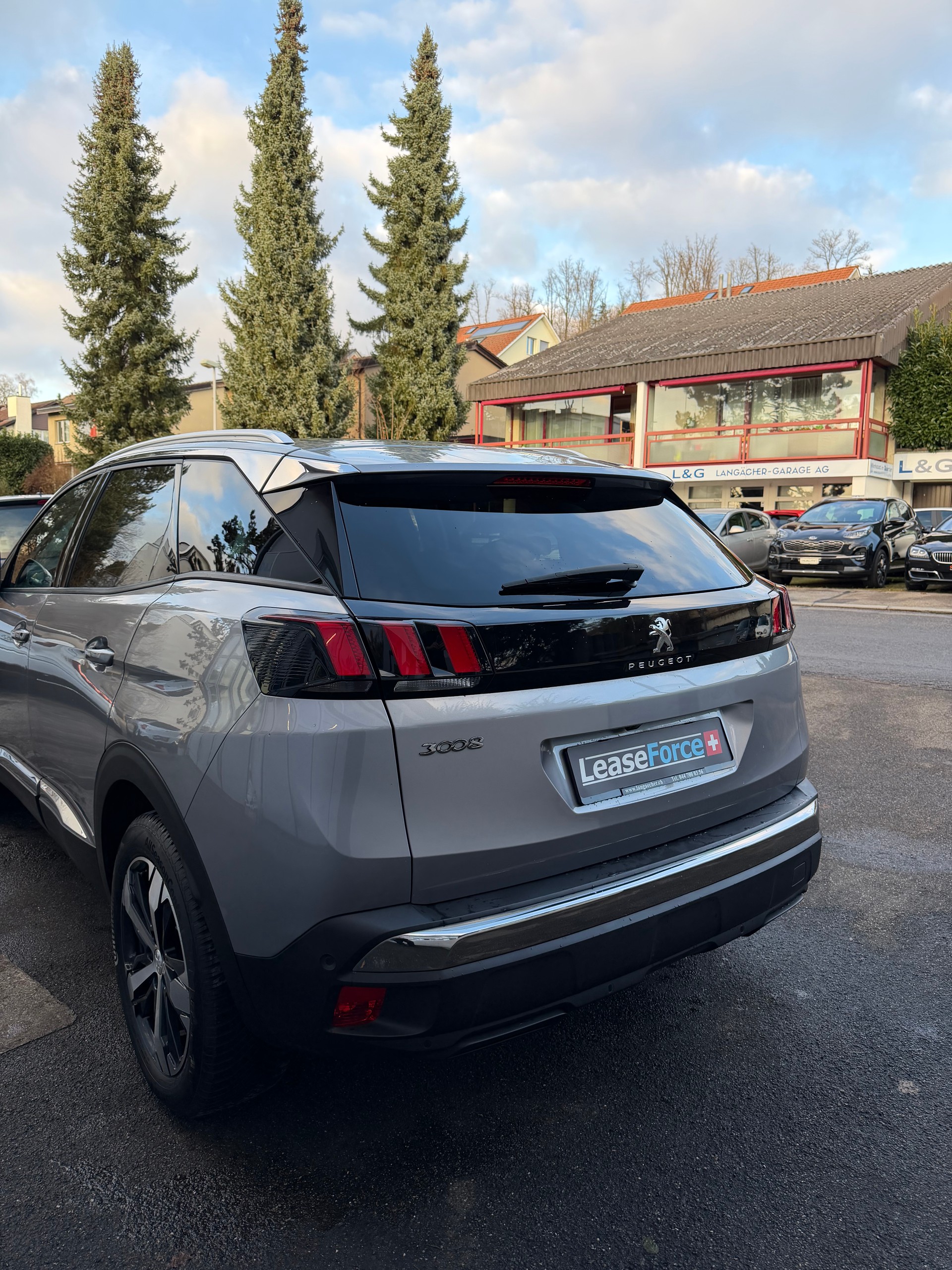 PEUGEOT 3008 1.2 PureTech Allure EAT-image-3