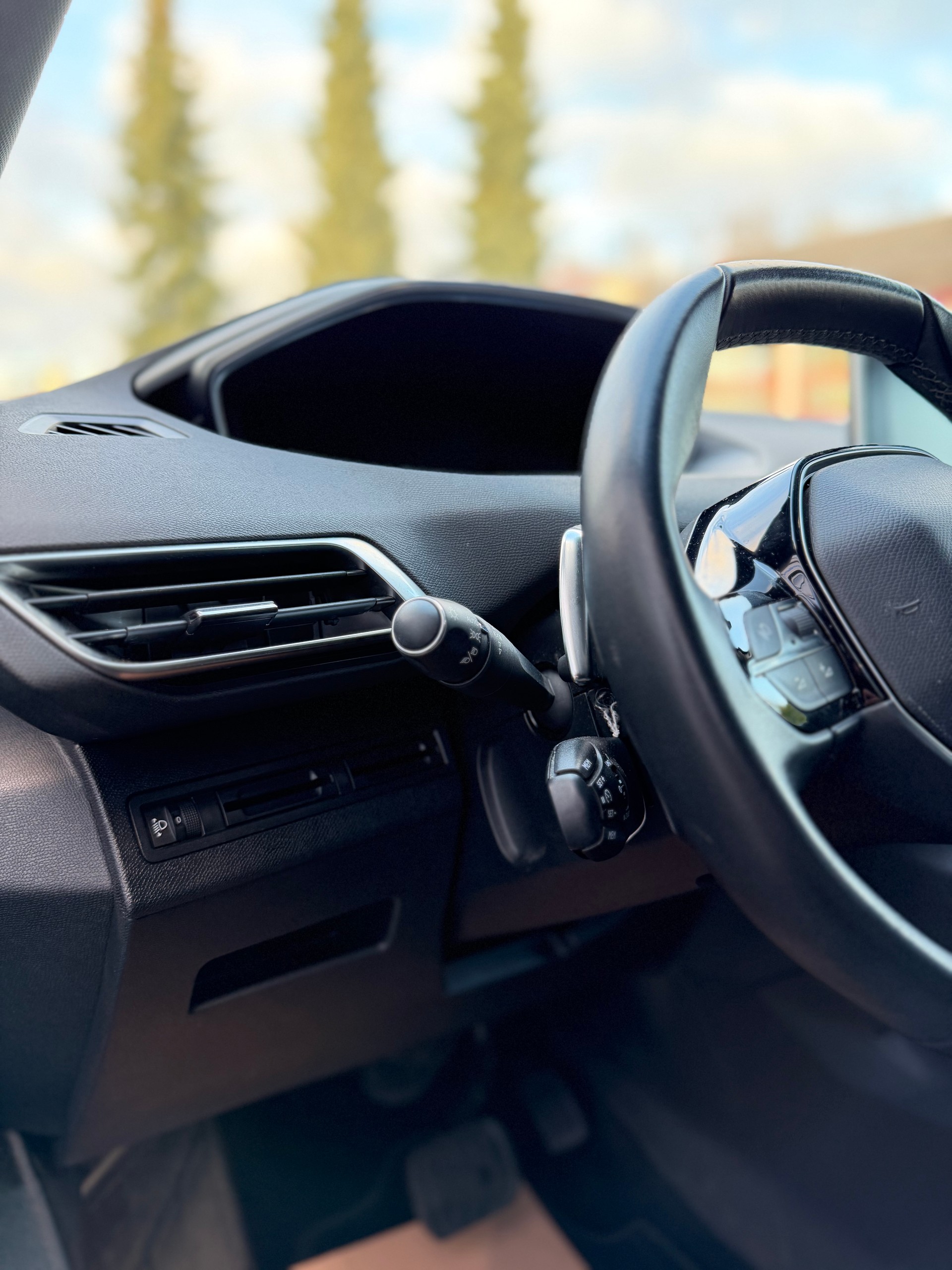 PEUGEOT 3008 1.2 PureTech Allure EAT-image-7