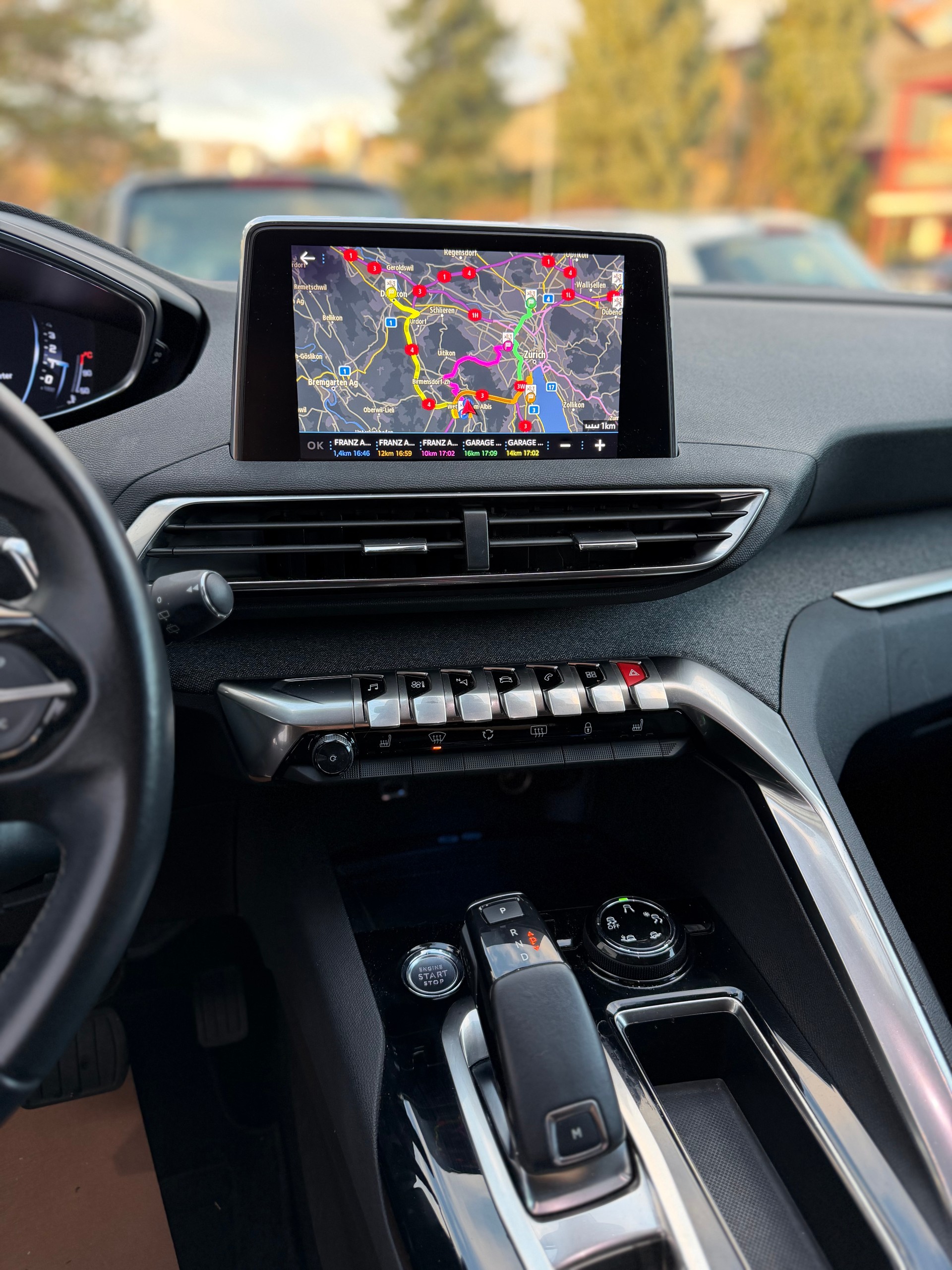 PEUGEOT 3008 1.2 PureTech Allure EAT-image-9