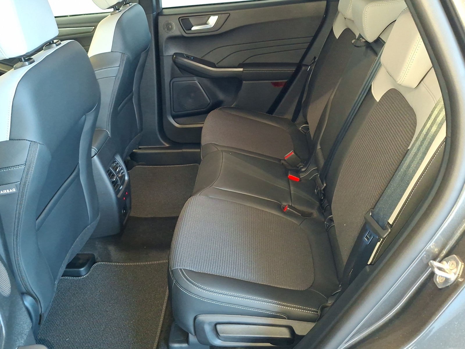 FORD Kuga FHEV ST-Line X 4x4-image-6