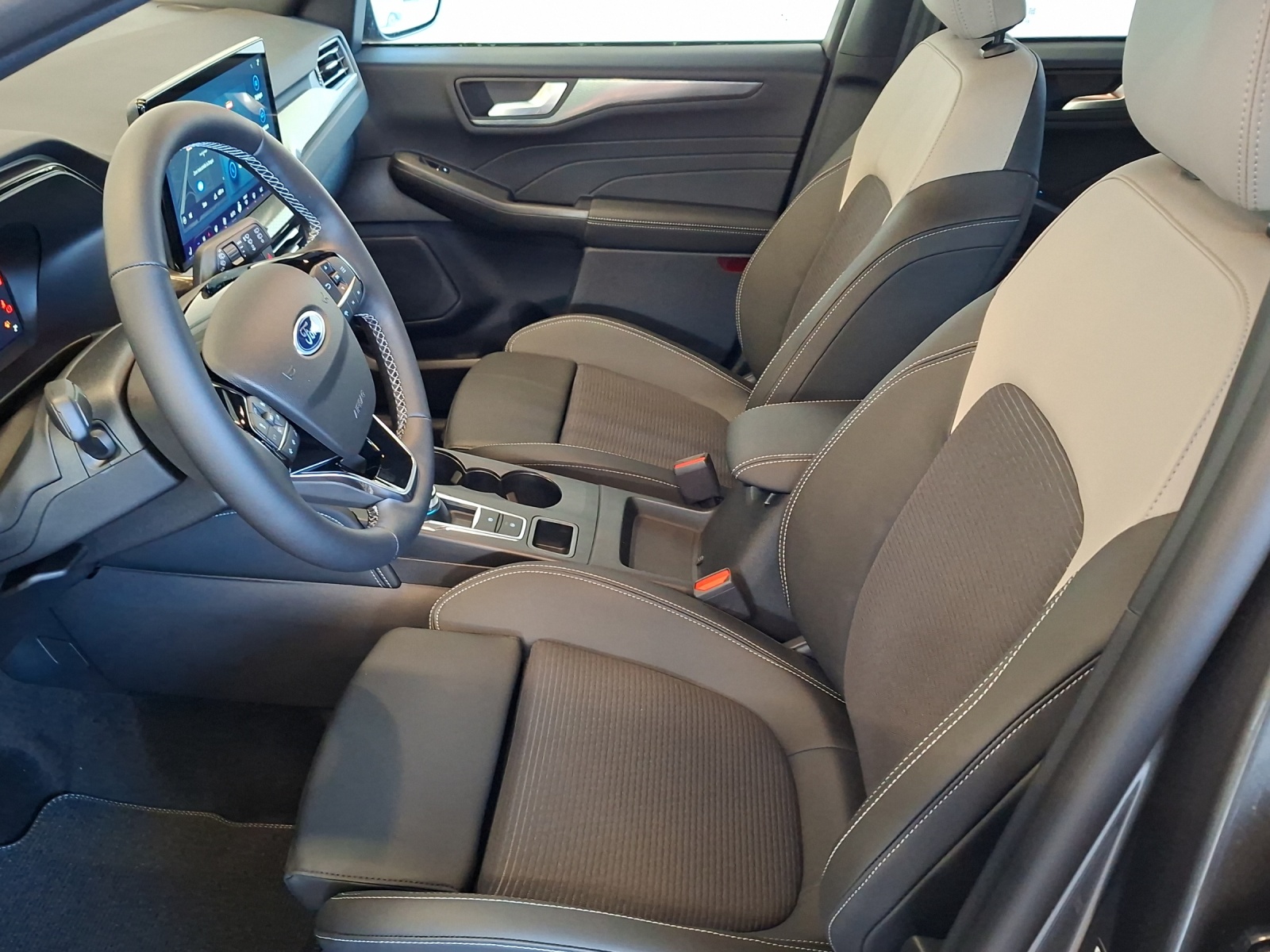 FORD Kuga FHEV ST-Line X 4x4-image-4