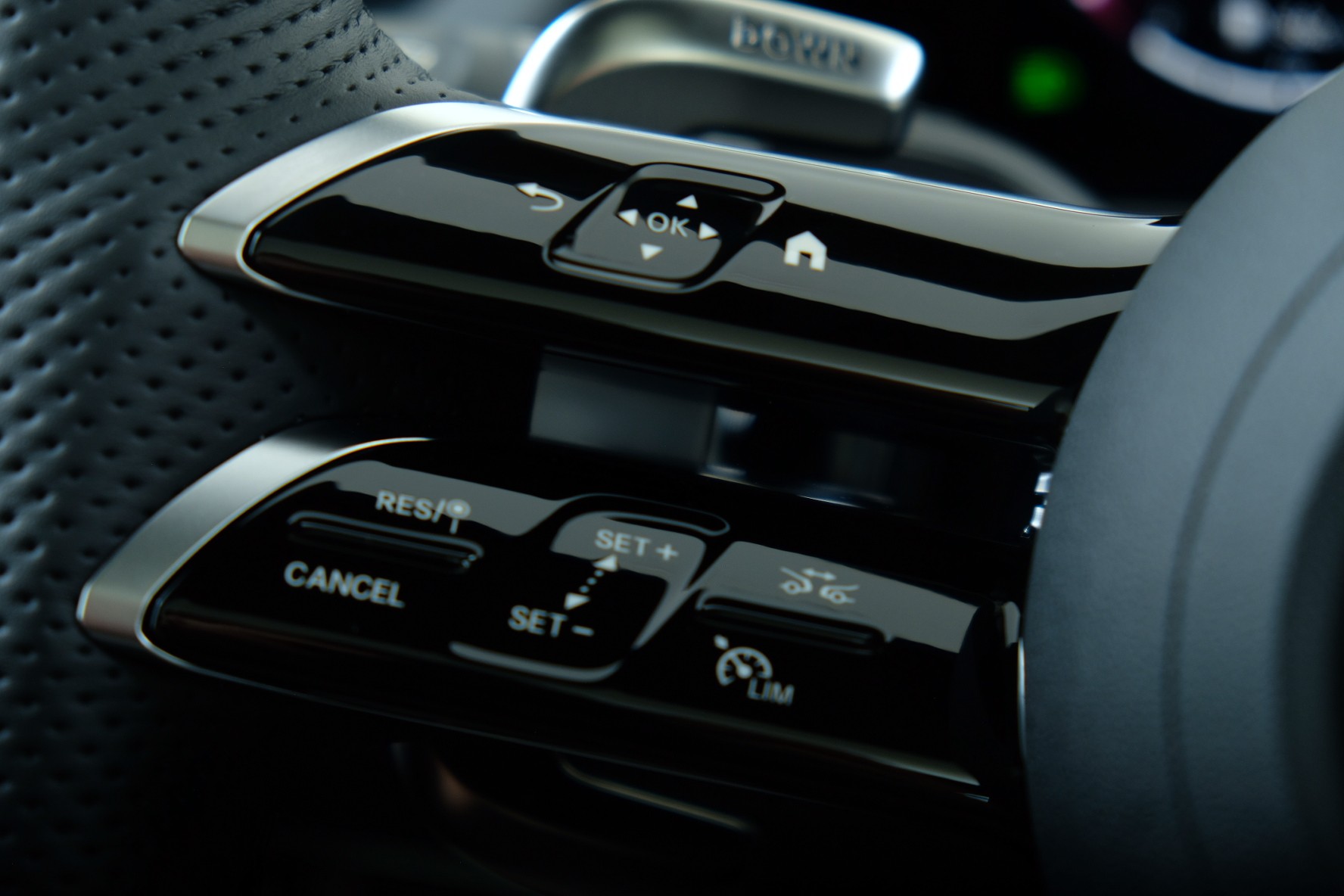 MERCEDES-BENZ GLA AMG 35 4Matic 8G-DCT-image-13