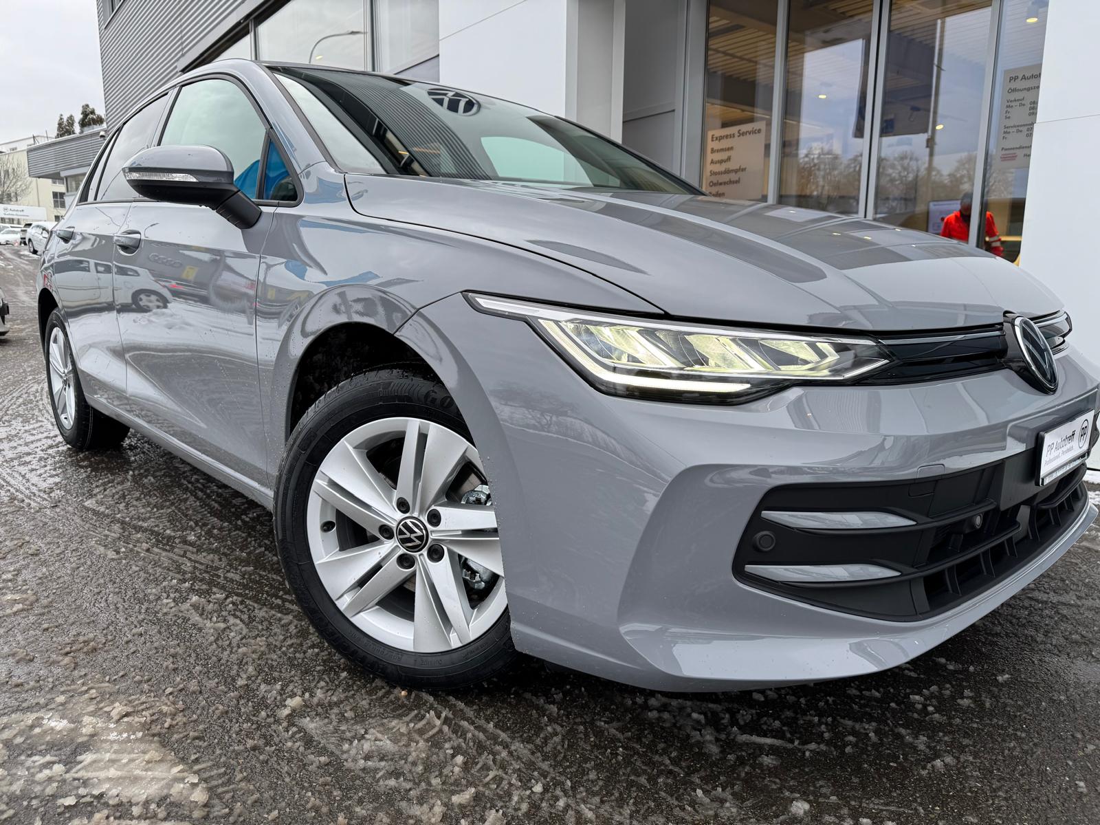 VW Golf 1.5 TSI Basis-image-1