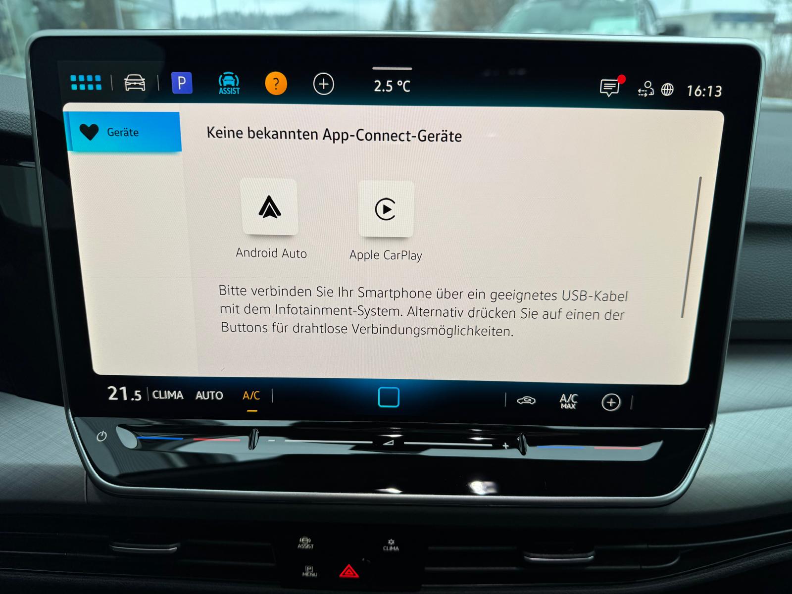 VW Golf 1.5 TSI Basis-image-12