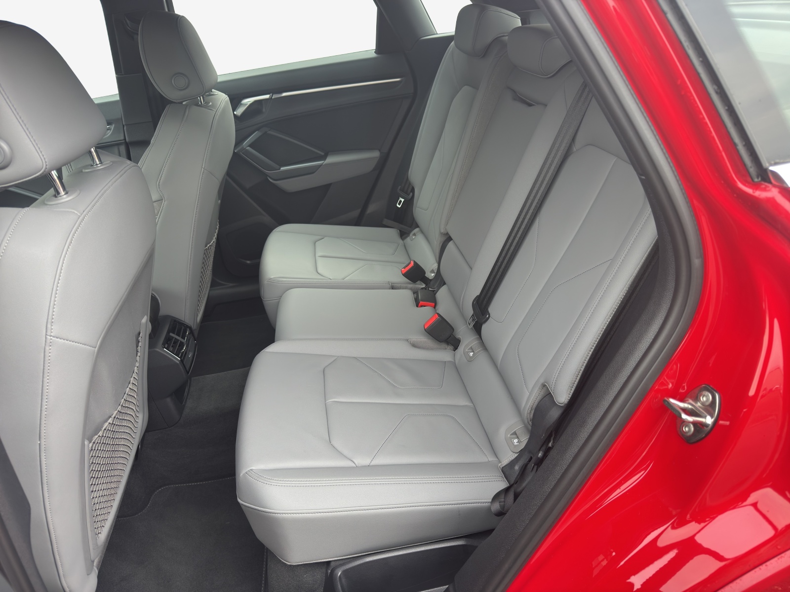 AUDI Q3 40 TDI S line Attraction quattro S-tronic-image-11